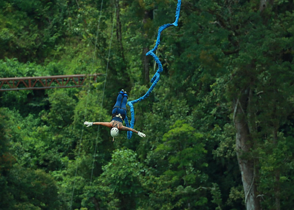 bungee jumping.png