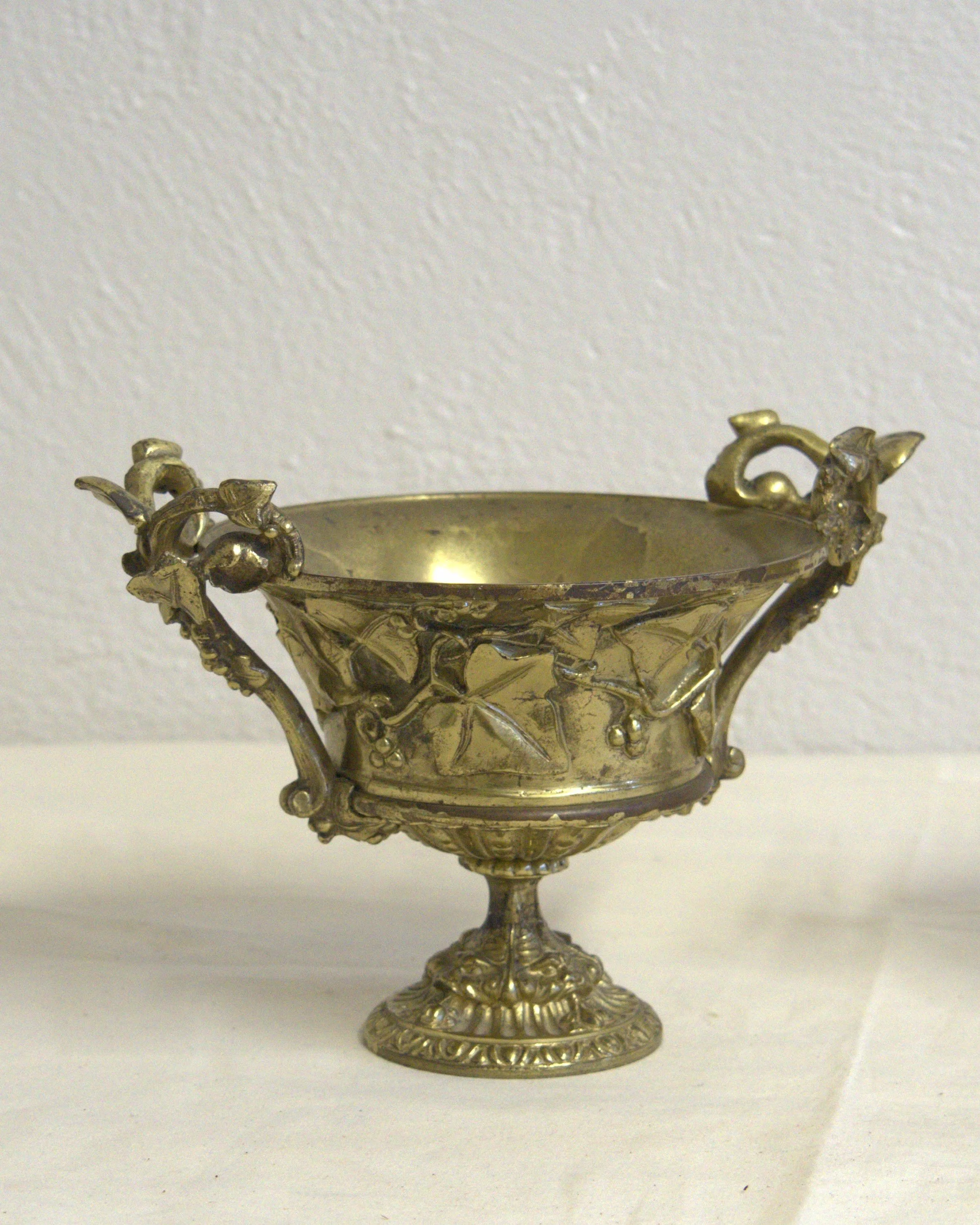 Paire de coupes en bronze