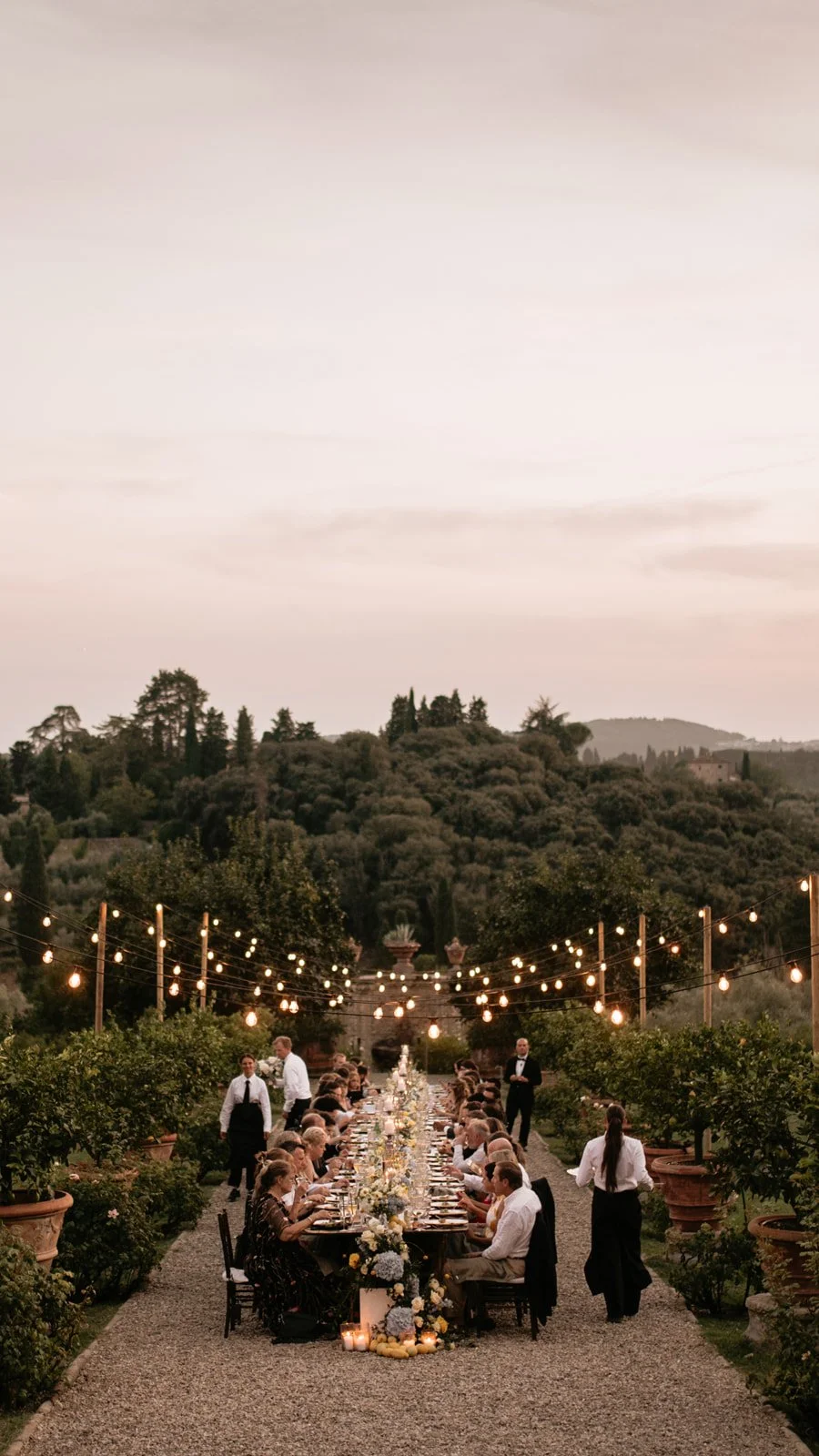 Tuscany, evening vibes during a wedding, by Ihsan Unuvar, Budapest based wedding photographer