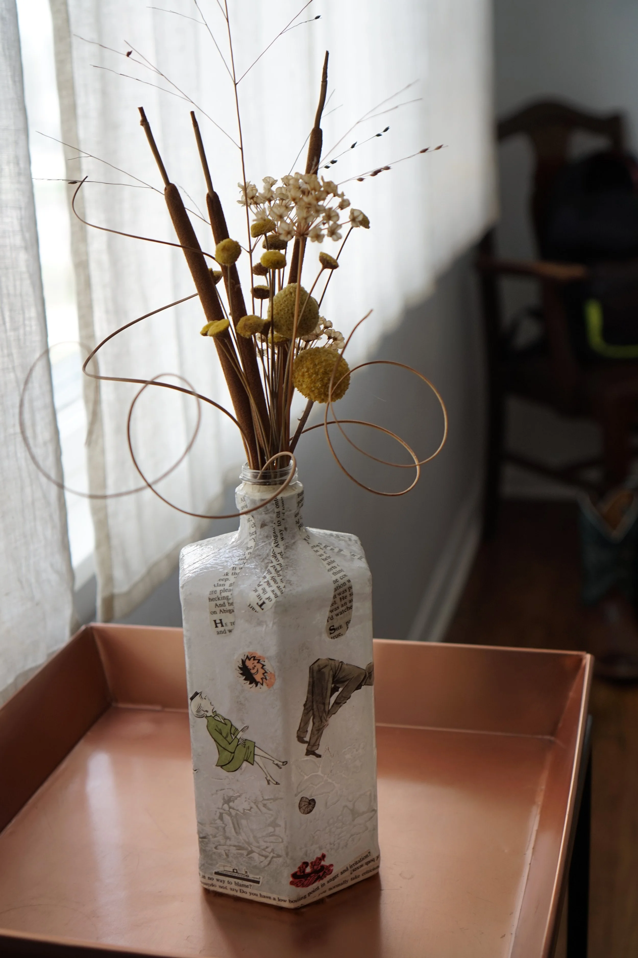 Vintage-Decoupage-Vase-Cap-Suntory.JPG
