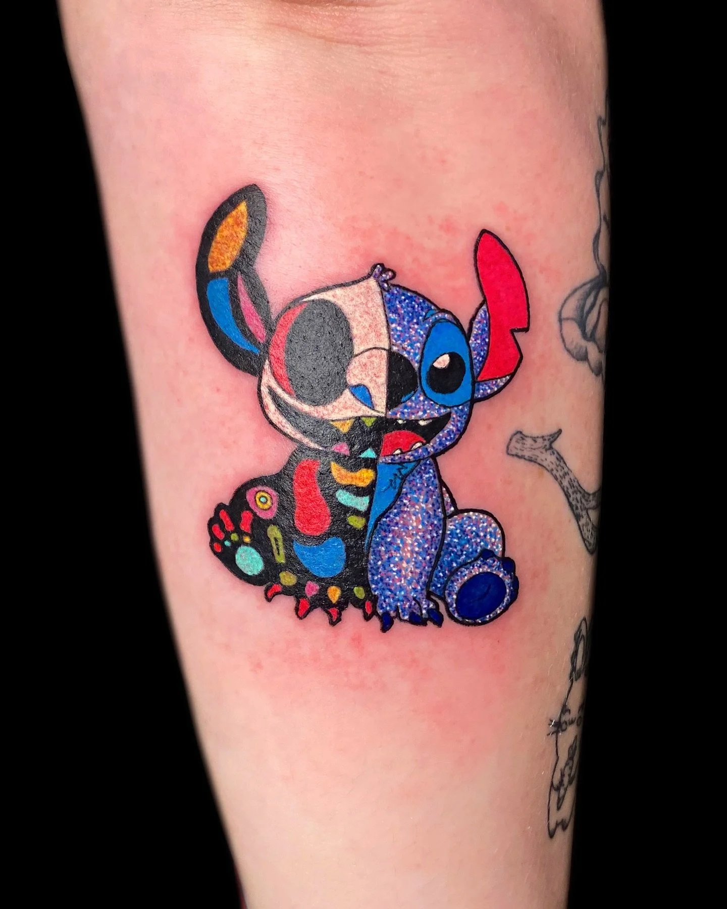 First time using UV reactive ink.  It was so fun, the pink color looked so good but my camera skill is so bad 😂 
Big thanks to Sam ❤️ 

#glittertattoo #pdxtattoo #animetattoos #disneytattoo #glittertattoos #stitch #stitchtattoo #uvreactive #uvtattoo