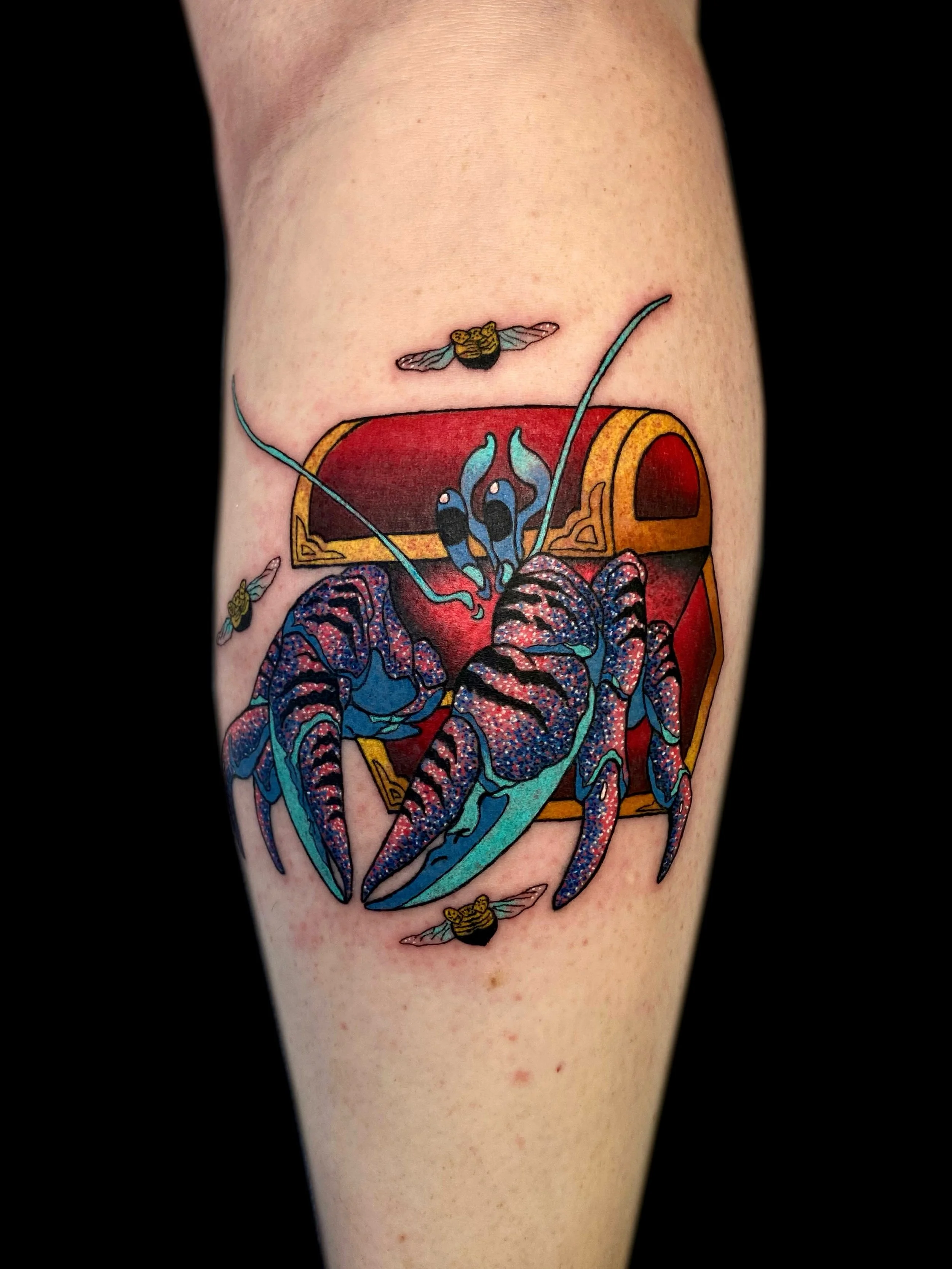 What a crab 🦀 from Delicious in Dungeon. I am in love with those UV tattoos now. 
thank you Lindsey ❤️ 

#glittertattoo #pdxtattoo #animetattoos #uvtattoo