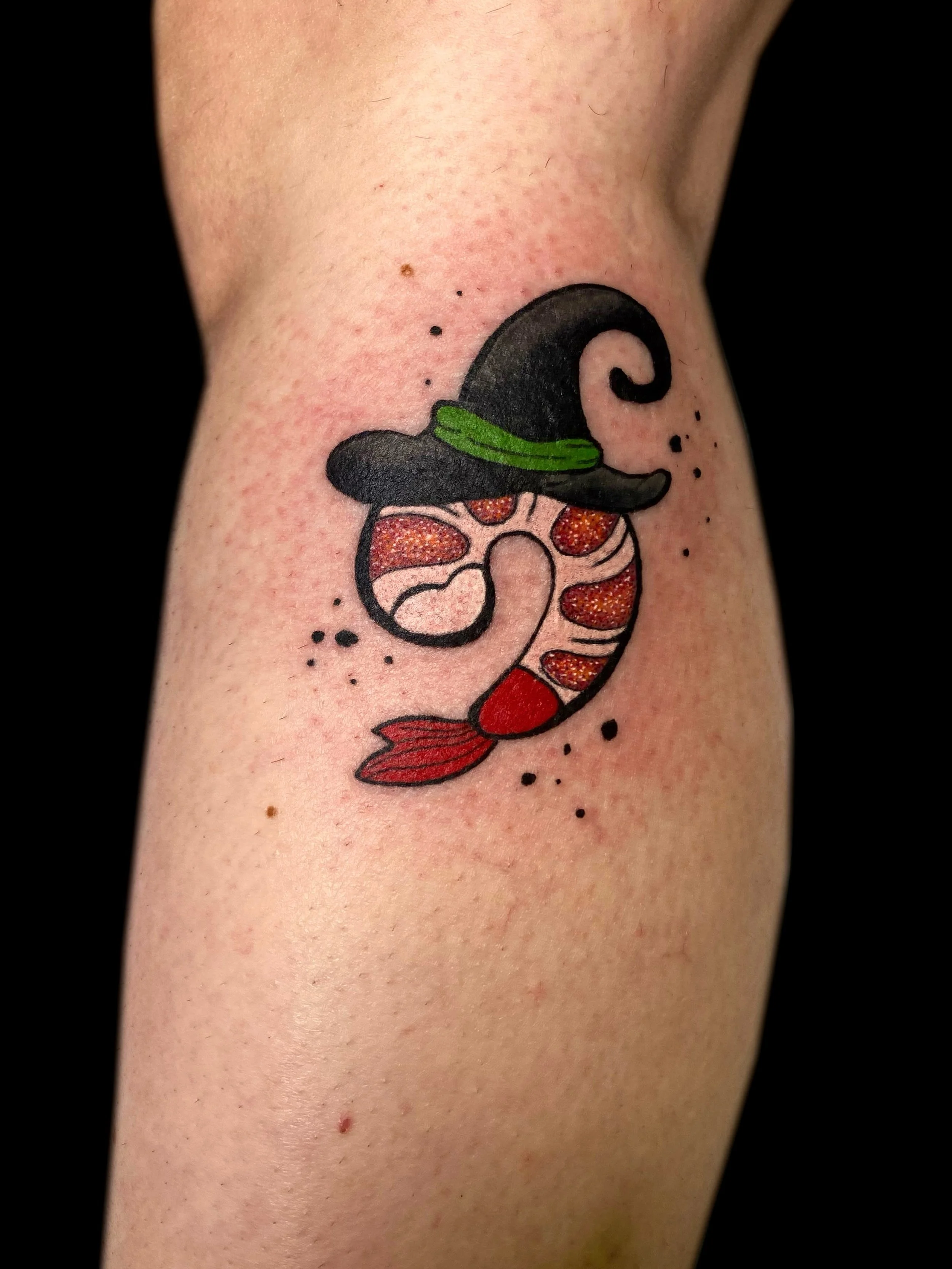 What&rsquo;s your favorite party food? You know my answer. 
Big Thank you to Mykah and your family.  I had so much fun doing those matching tattoos. 

#glittertattoo #pdxtattoo #foodtattoo #shrimp #cocktailshrimp