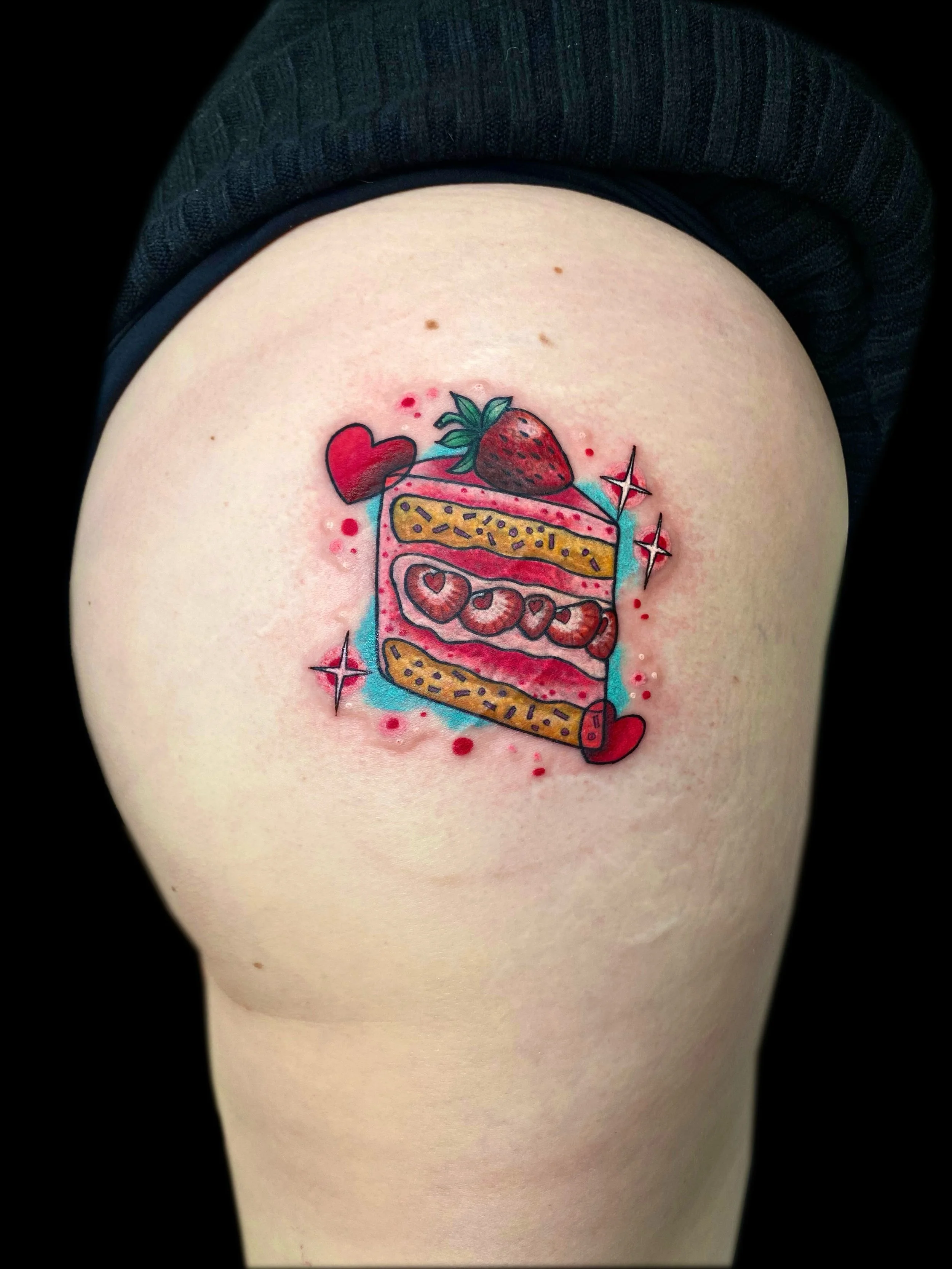 Another cover up tattoo 🍰 .  Thank you Krissy for the trust in me. 

#glittertattoo #pdxtattoo #oregontattoo #strawberrycake #coveruptattoos