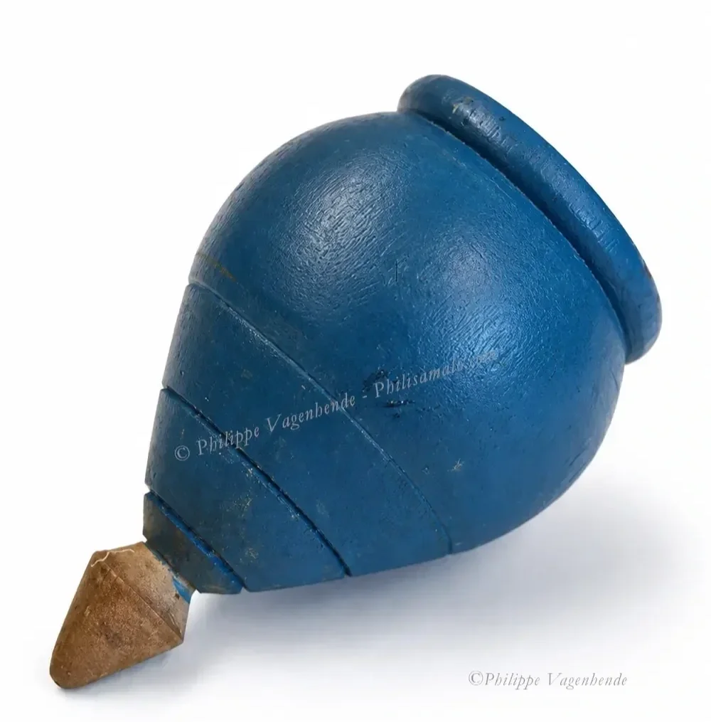 USA - Natchez - Mississippi - Blue all wood peg top