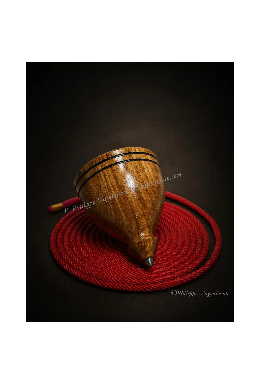 Thailand - Luk Khang - Rosewood spinning top with short steel point (tip)
