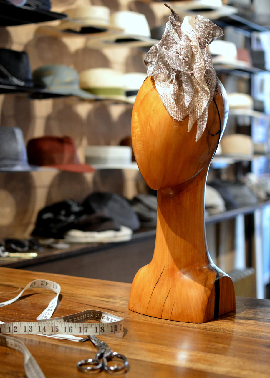 beige+sinamay+sculpture2 1.png