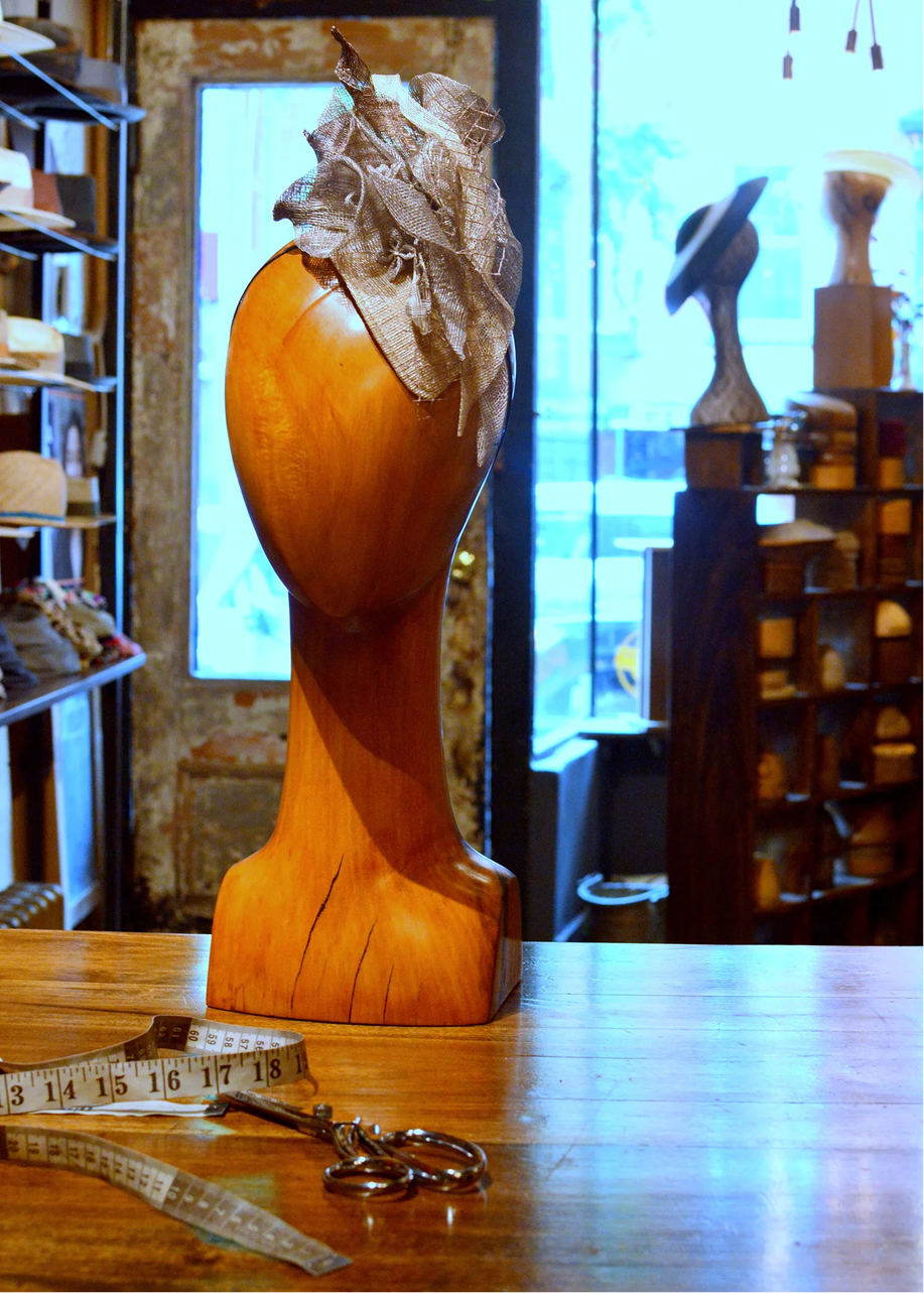 beige+sinamay+sculpture3 1.png