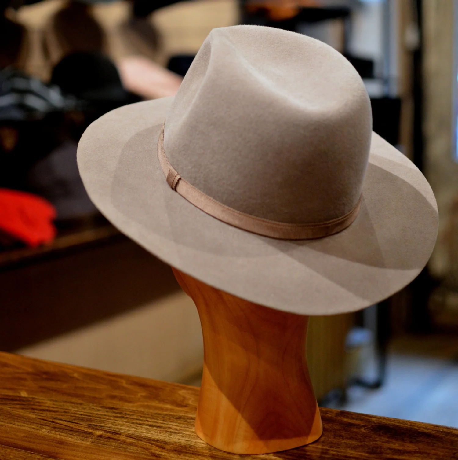 beige+fedora 4.png