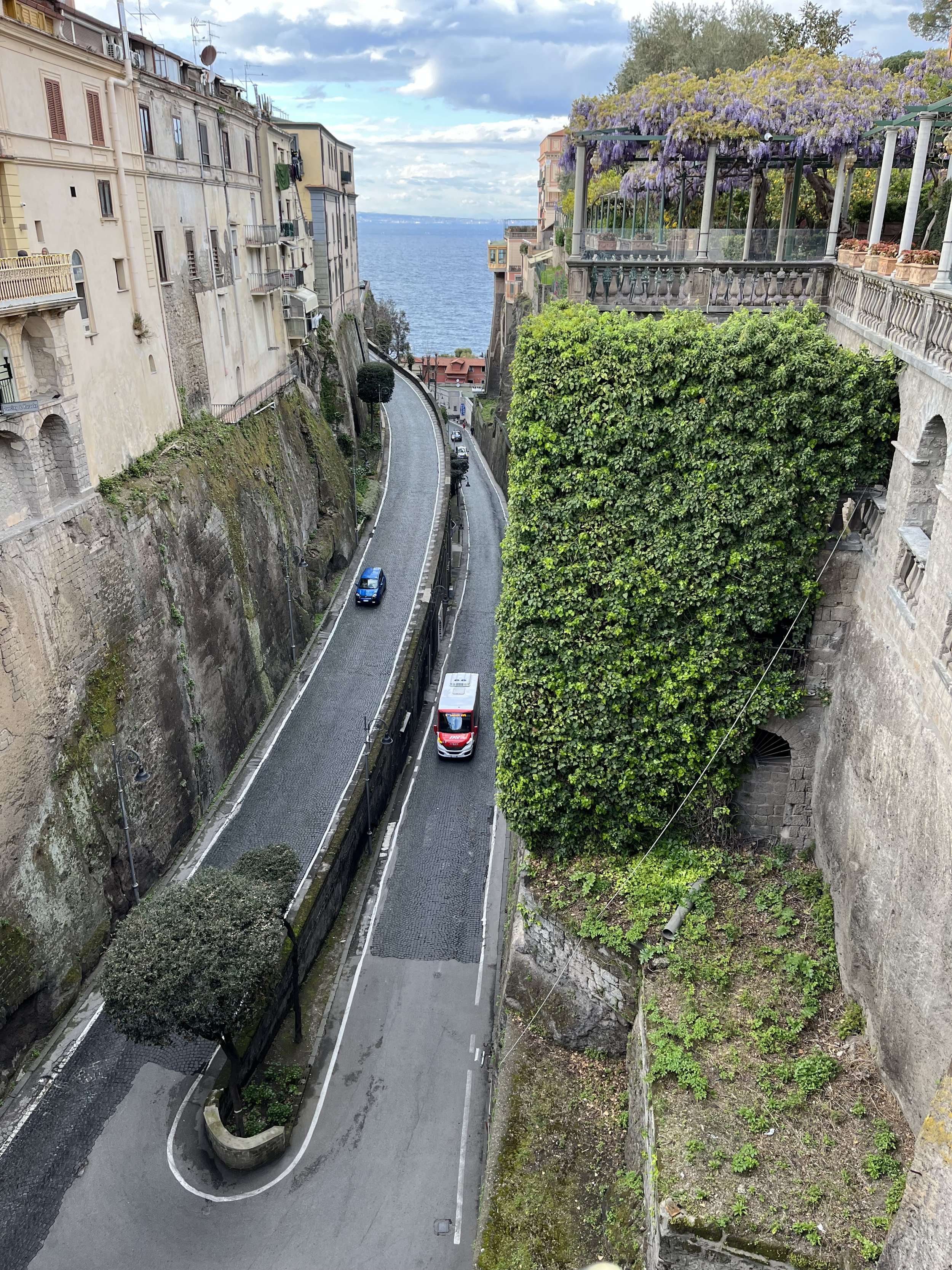How to Get Around in Italy: Trains, Taxis, Rental Cars, and Private Drivers