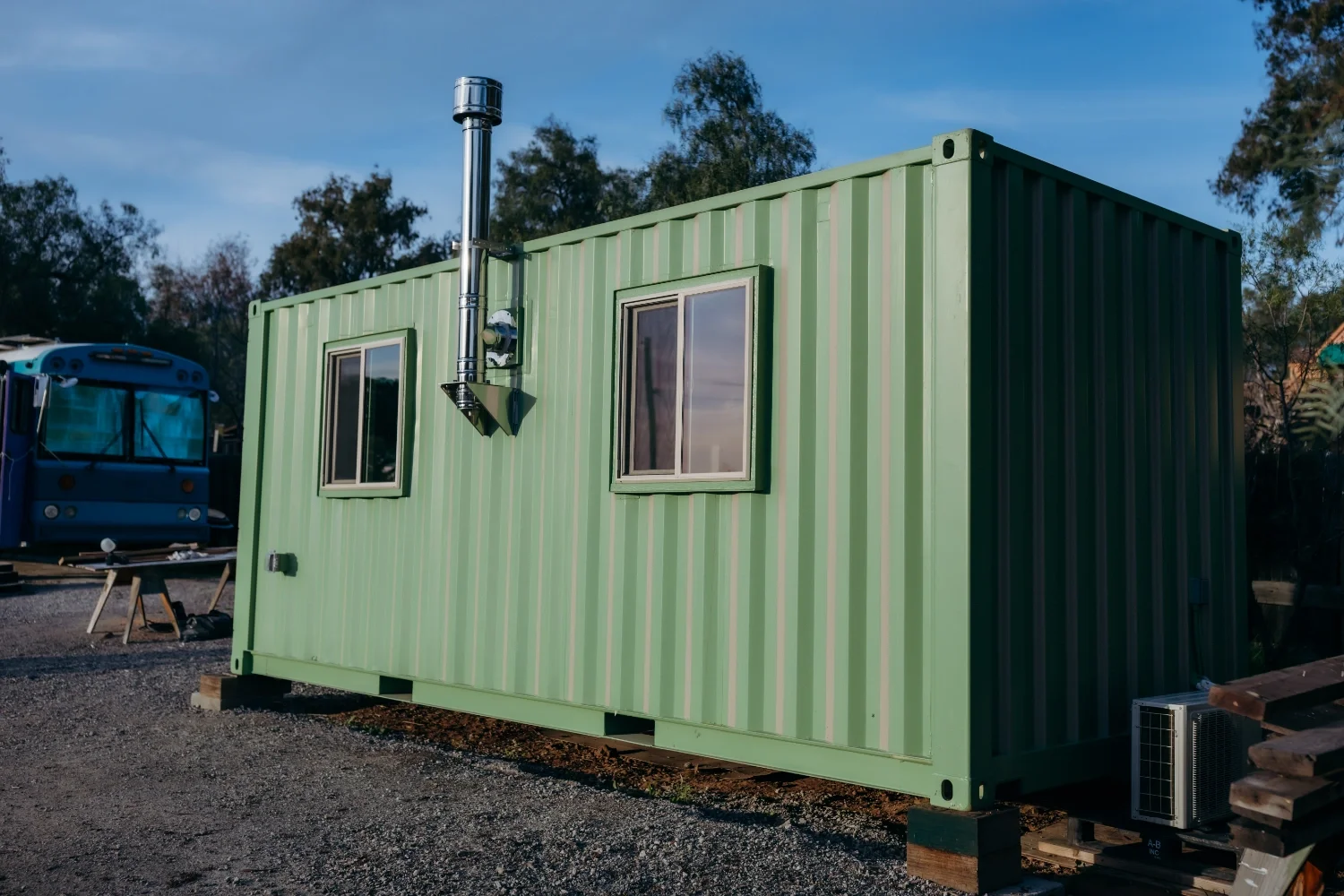 40ft-container-home-solar-powered.webp