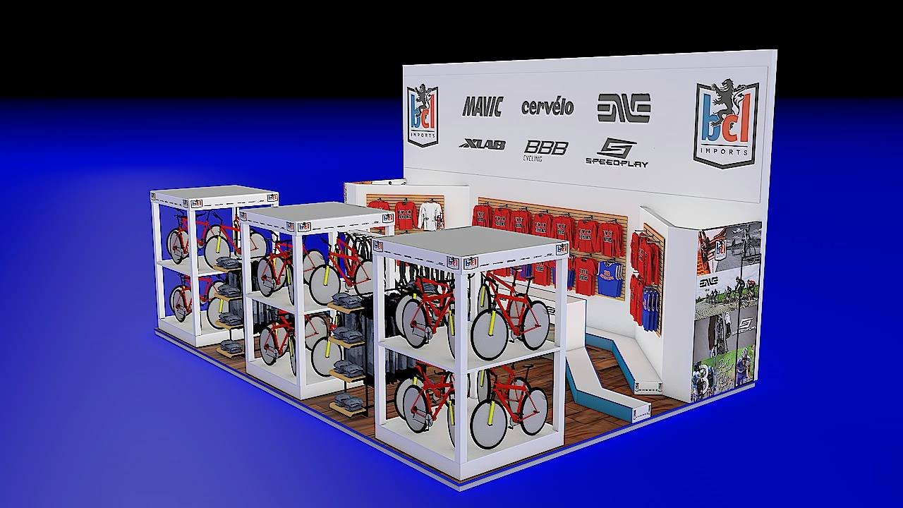 Stand de exhibición de bicicletas y ropa deportiva con logotipos y marcas en las paredes.