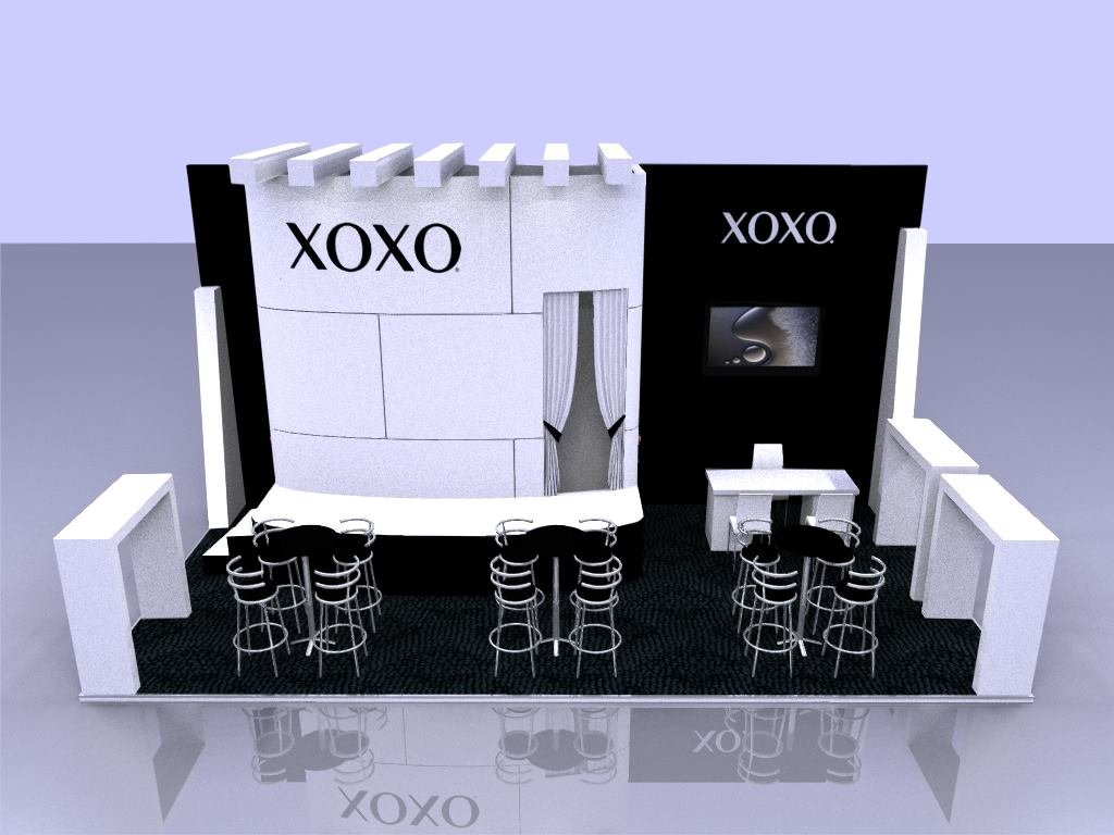 Diseño para un stand de exposición con la marca XOXO, incluye una estructura blanca y negra, barandas, un televisor y varias mesas y sillas.