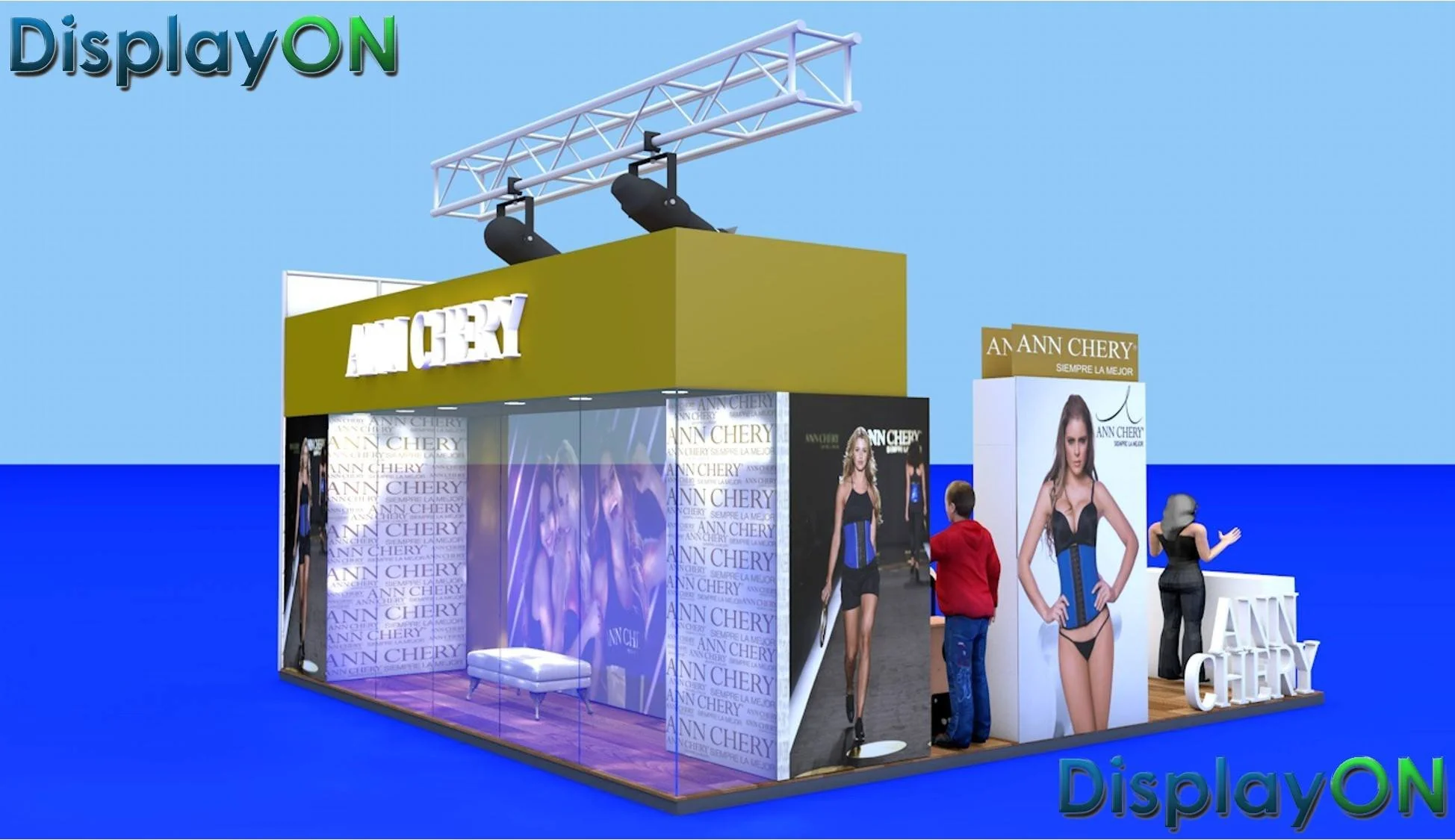 Vista de una exhibición de moda de la marca Ann Chery, con paredes decoradas con imágenes de modelos y logotipos, un sillón en el interior y dos personas observando la exhibición.