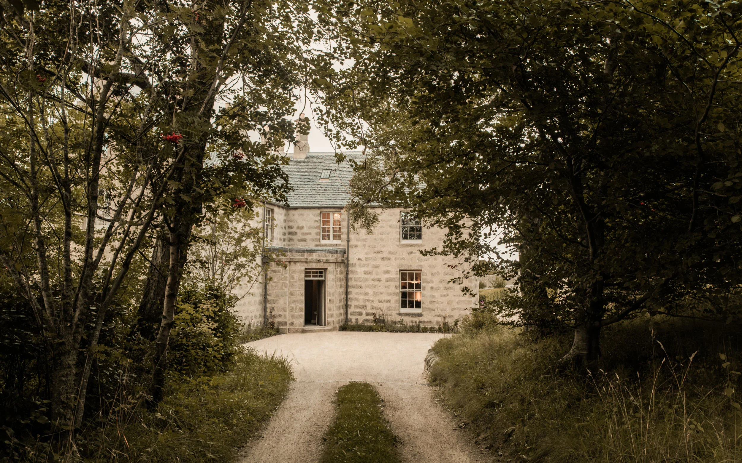 lundies-house-hotel-exterior-image.jpg.webp