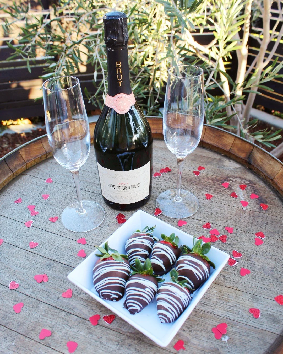 Make Valentine's a little sweeter this weekend with our Valentine's special! This limited time offer is bookable on our website. 

Book your trip your Valentines trip now! 

#WinstonHotel #Valentines #Wine #Champaign #chocolate #stawberries #lovelett