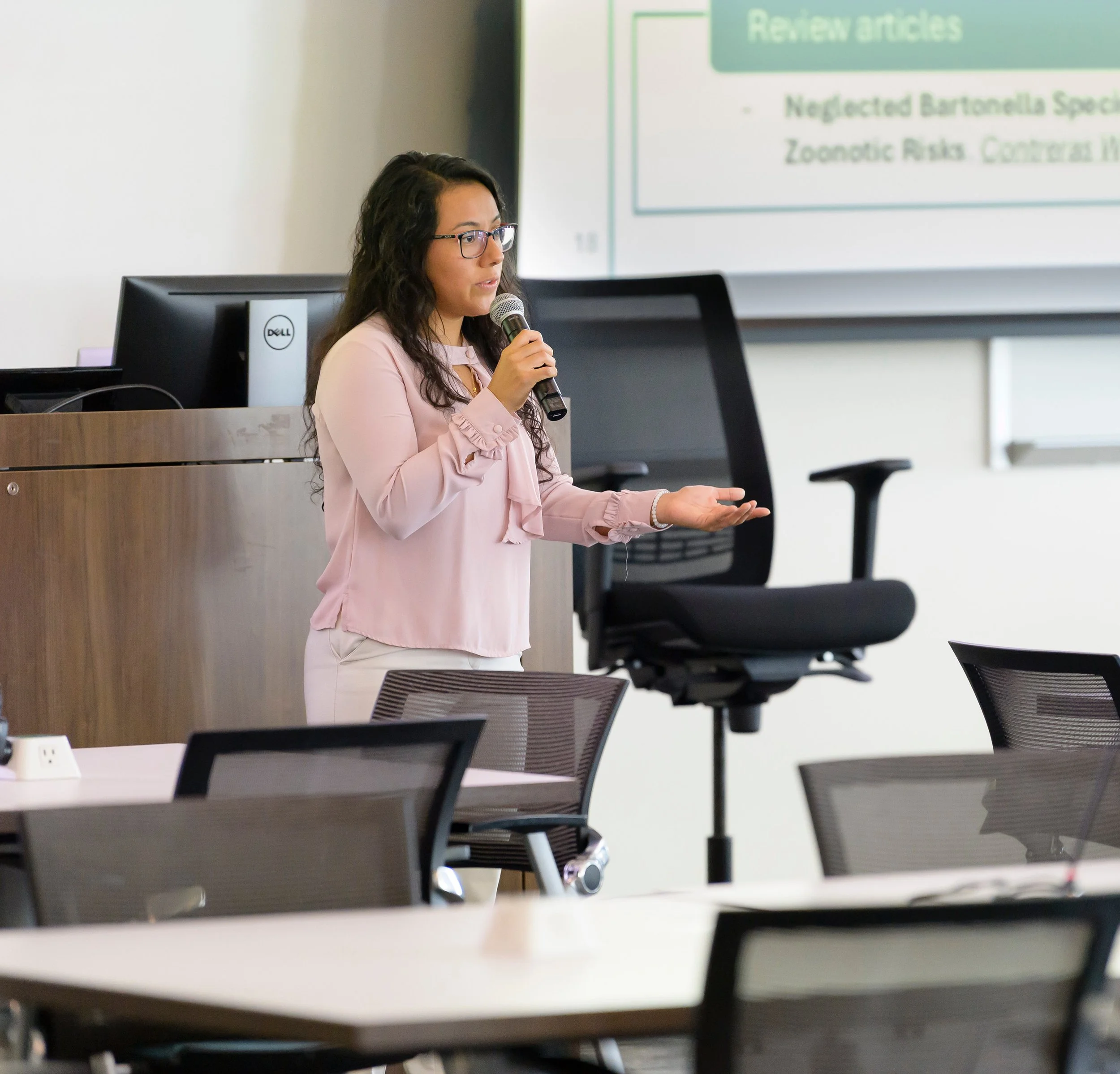 Winnie at the M&I Student Symposium