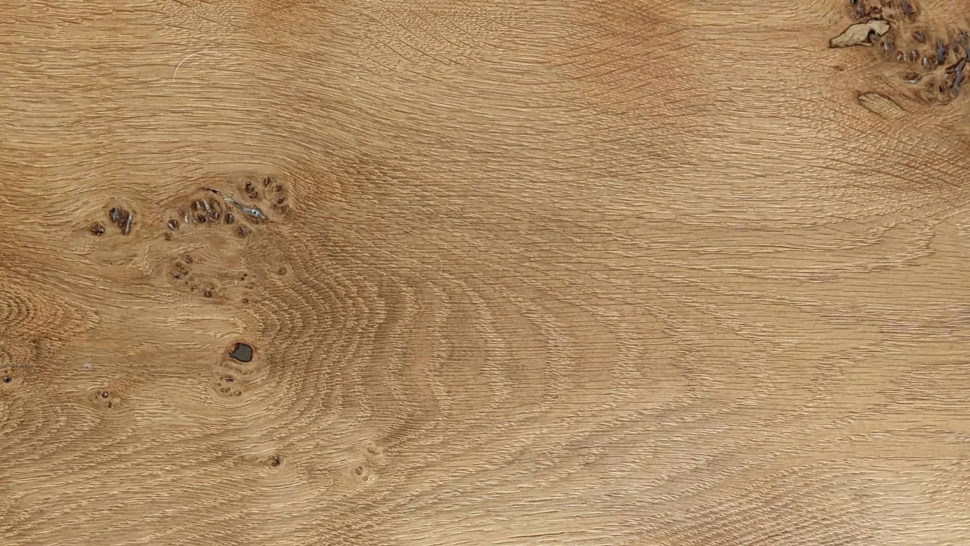 Holzplatte mit natürlicher Maserung als Material für Architektur und Innenausbau