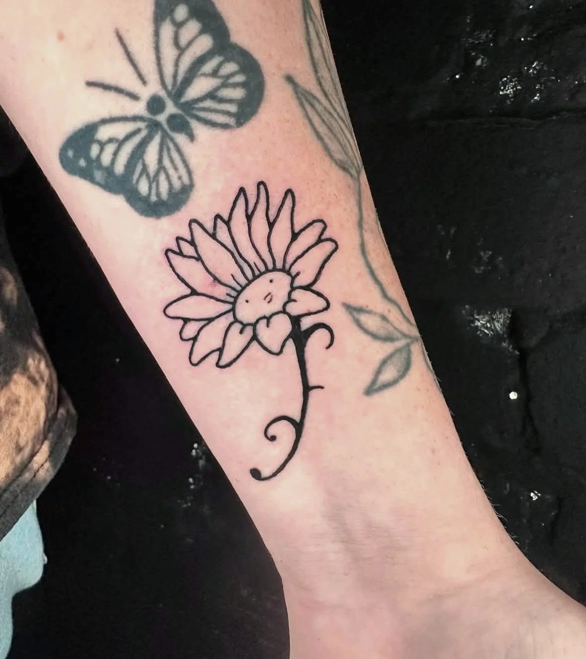Custom sunflower tattoo for Kaylin 🌙💫 I designed this tattoo to be a cute gap filler for the tattoos above but we found out that it looked really good on the lower wrists. I love how this design came out and I&rsquo;m so excited to continue tattooi