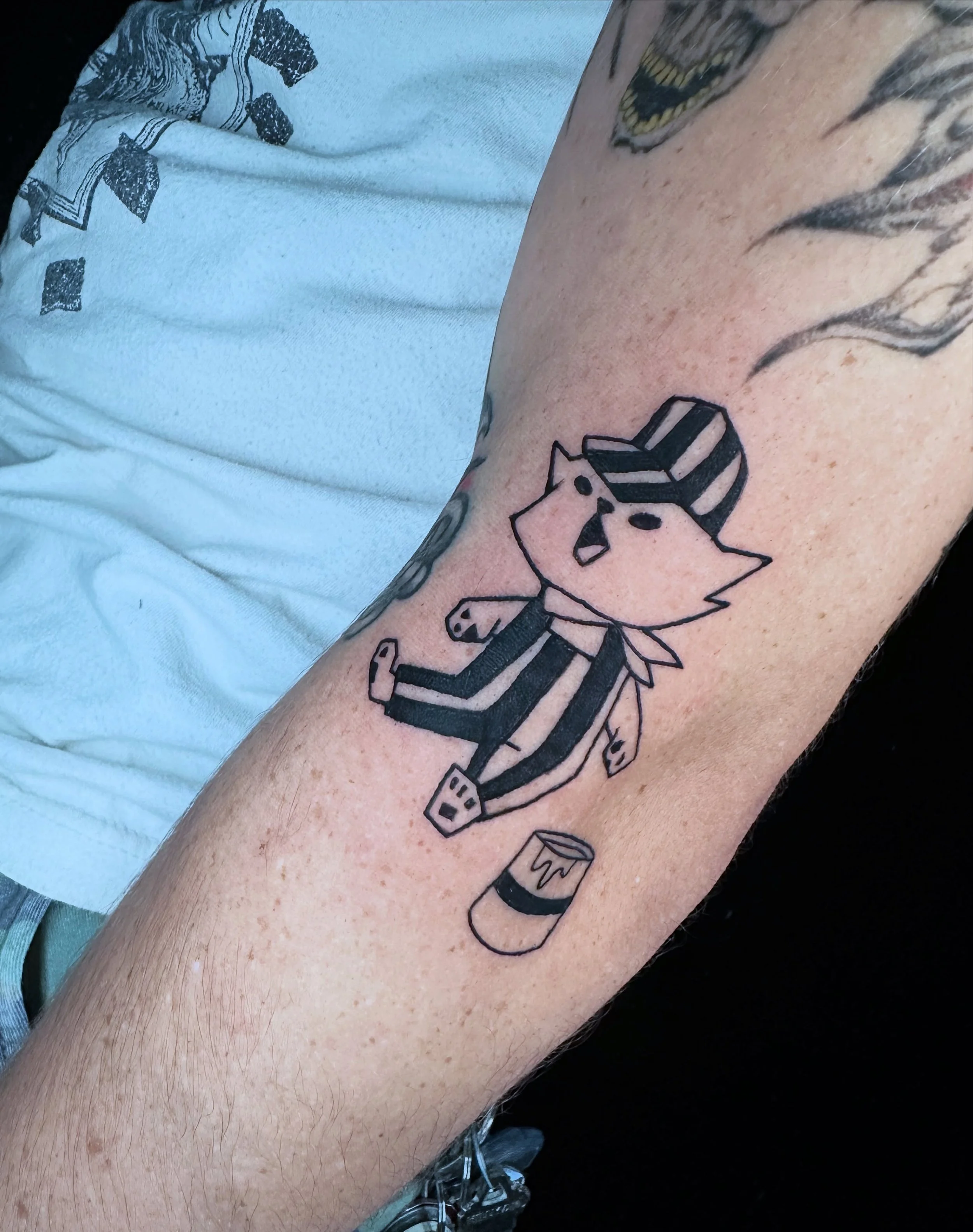 💫 GUESS WHO FINISHED A REAL TATTOO ✨
This week has been extremely busy for me, I completed my first week of tattooing on skin! It&rsquo;s been really interesting transitioning from fake skin to real clients! This is technically apprentice tattoo #3,
