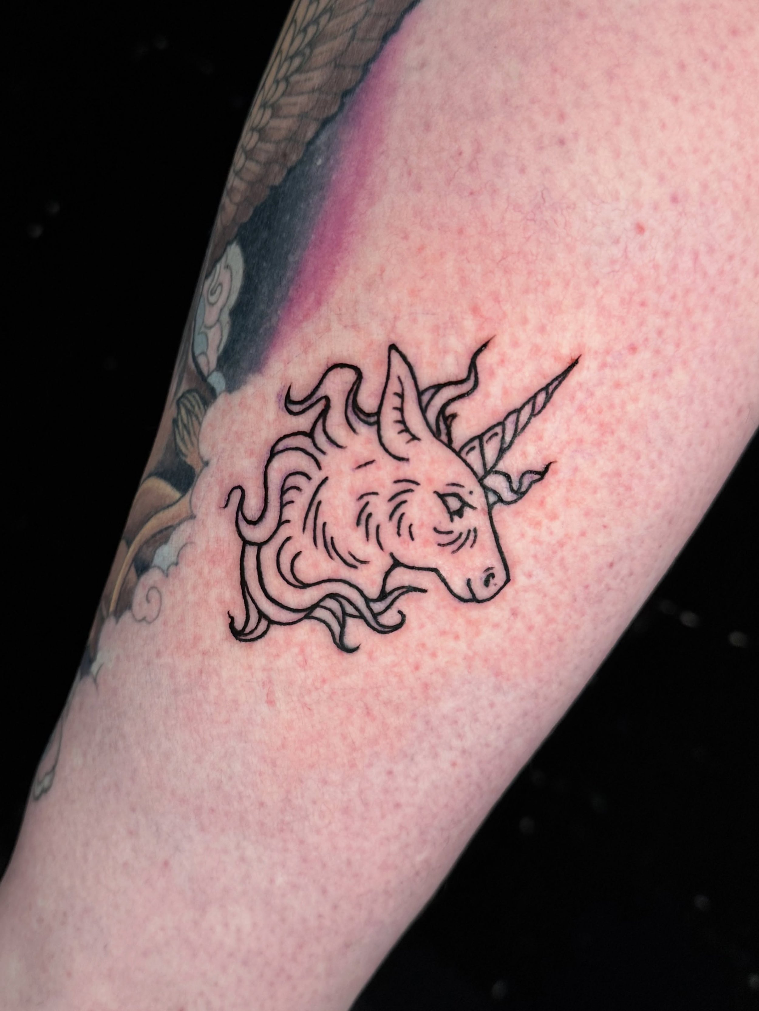 I&rsquo;m super happy I got to finish off this custom unicorn tattoo for the one and only @frommaggiewithlove 🎉🎉 thank you so much for the trust and I&rsquo;m super excited with how this came out 🫶🏻

Friendly reminder that I am CURRENTLY booking 