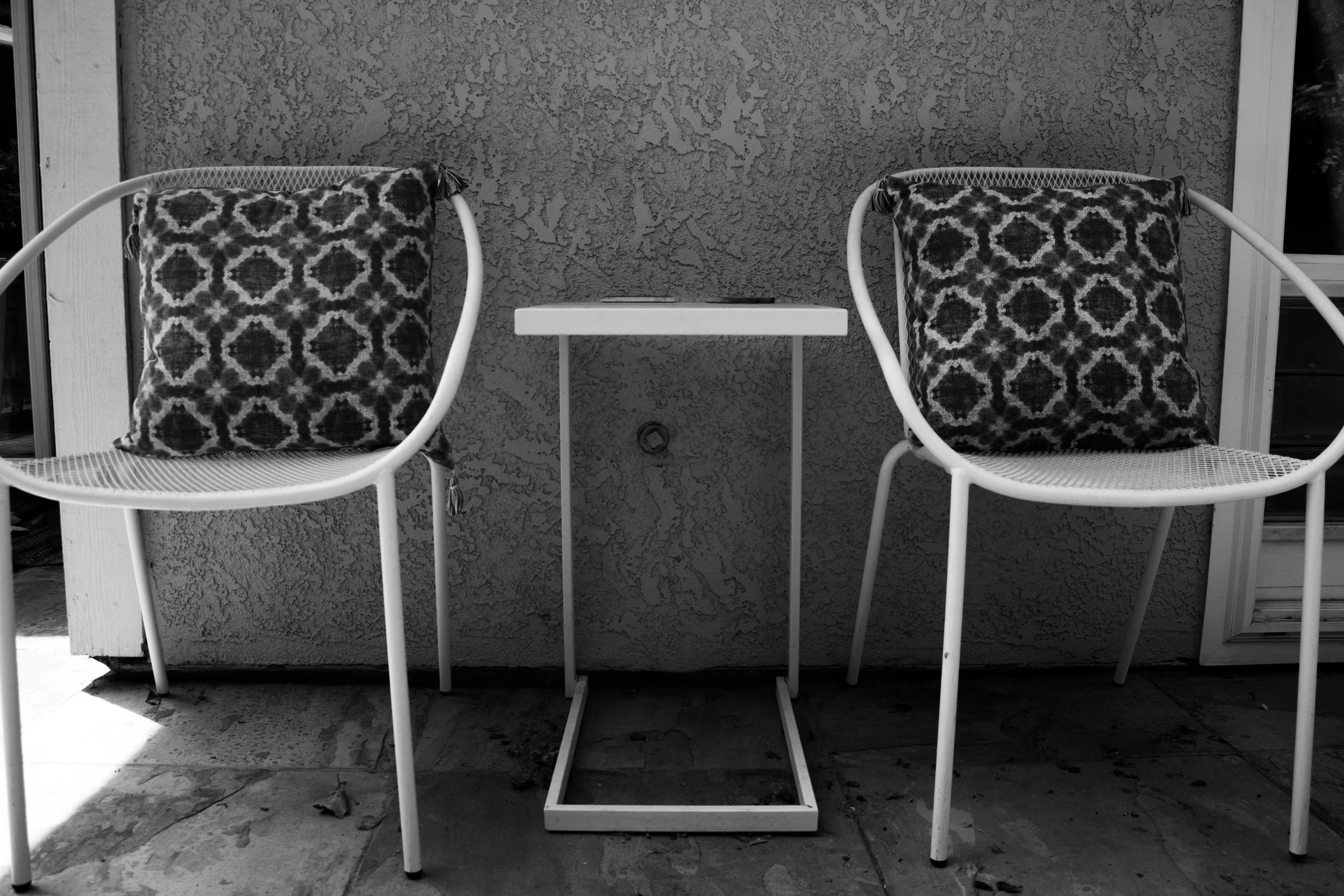 She smiles, 05.10.2025