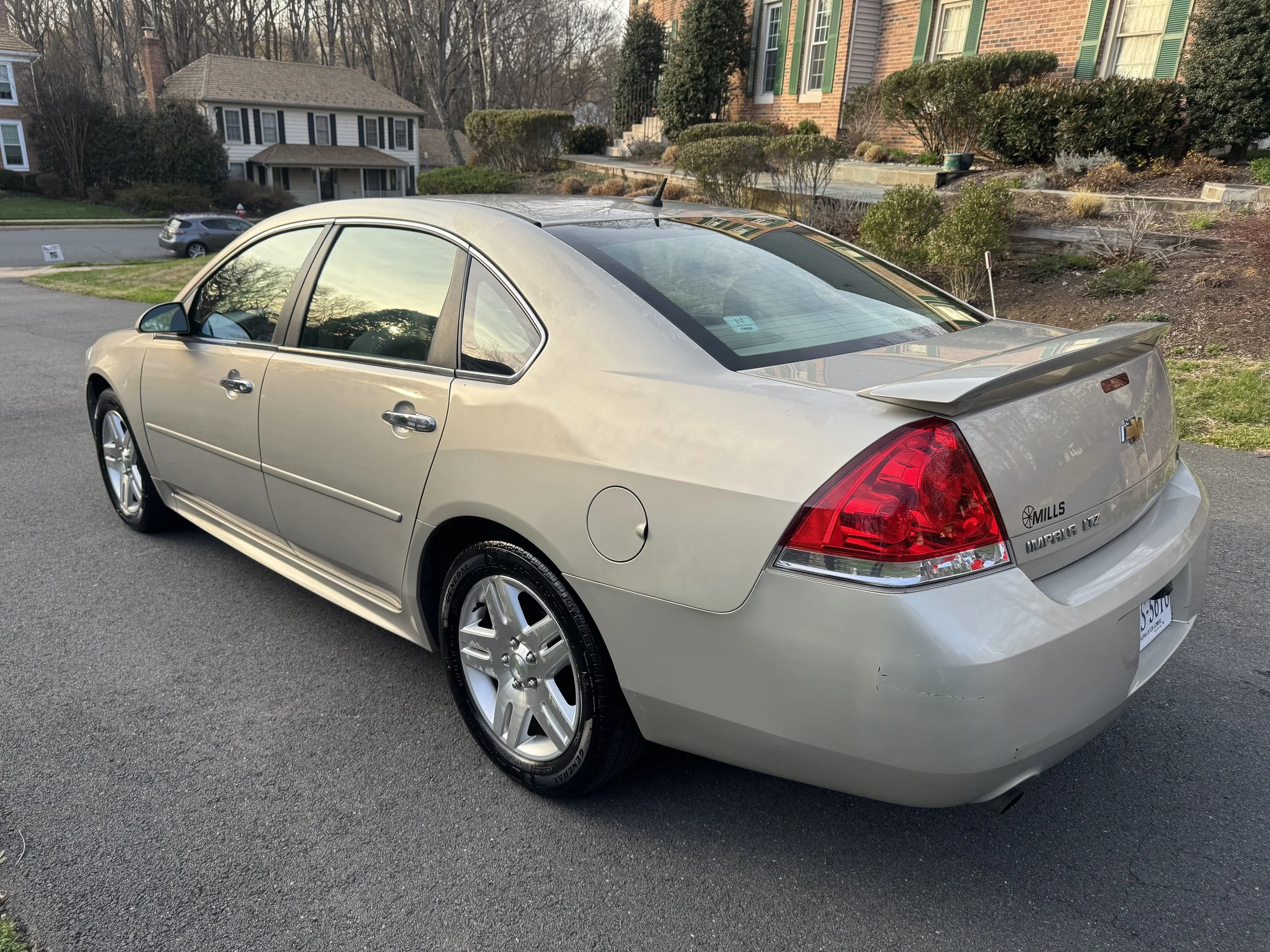 Note clearcoat flaking on rear C pillar