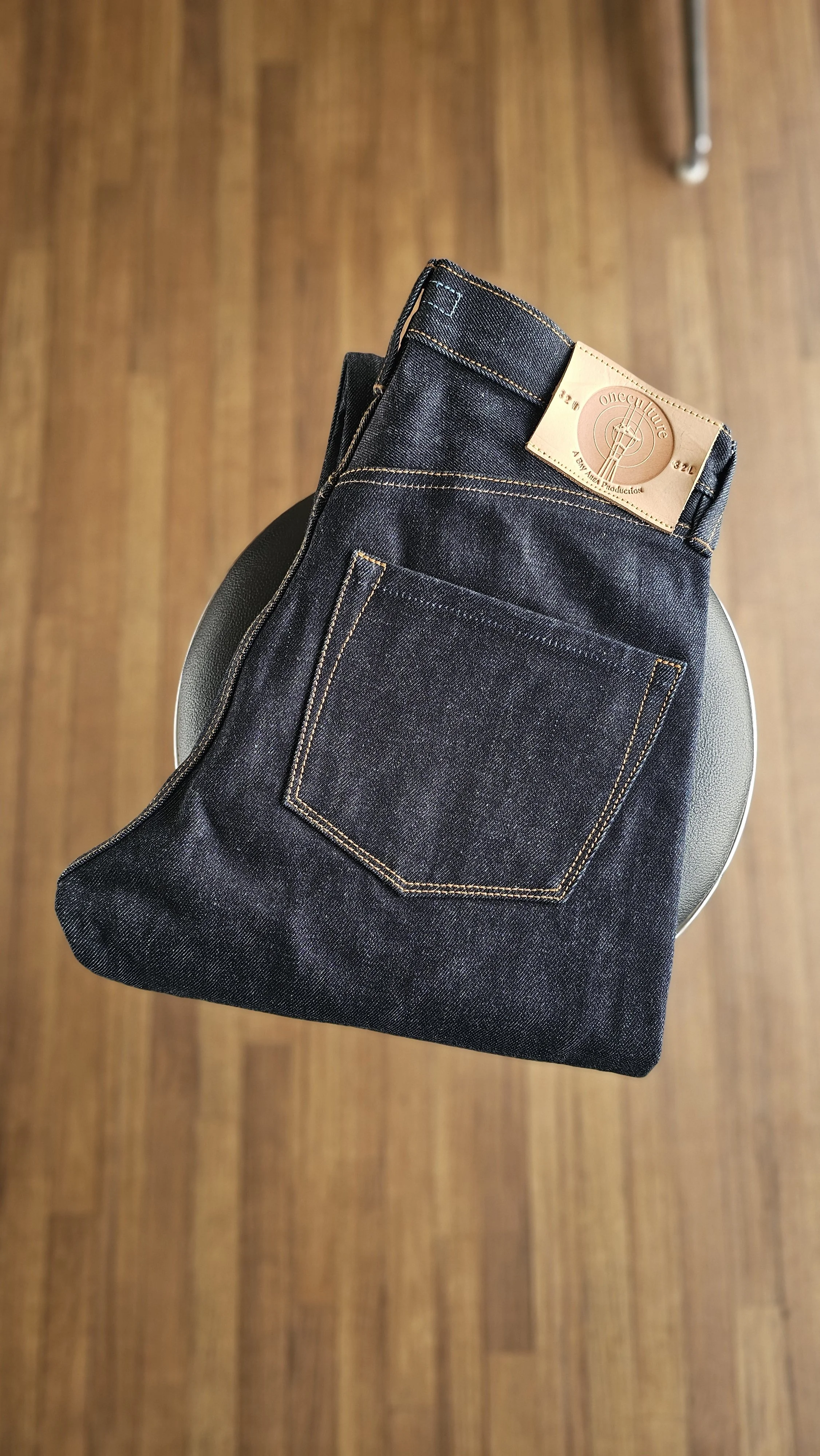 BIOTRON // 17oz (32×32)