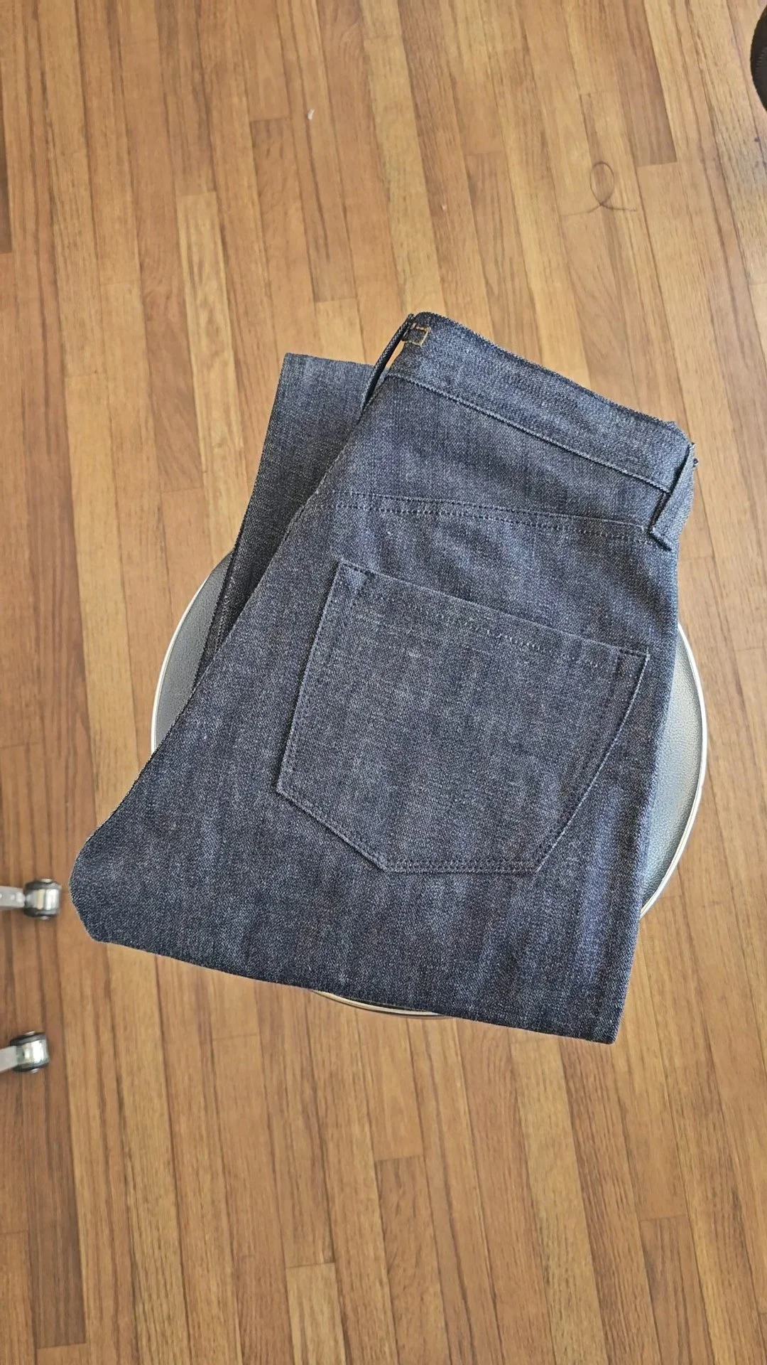 SAMPLE 34×32