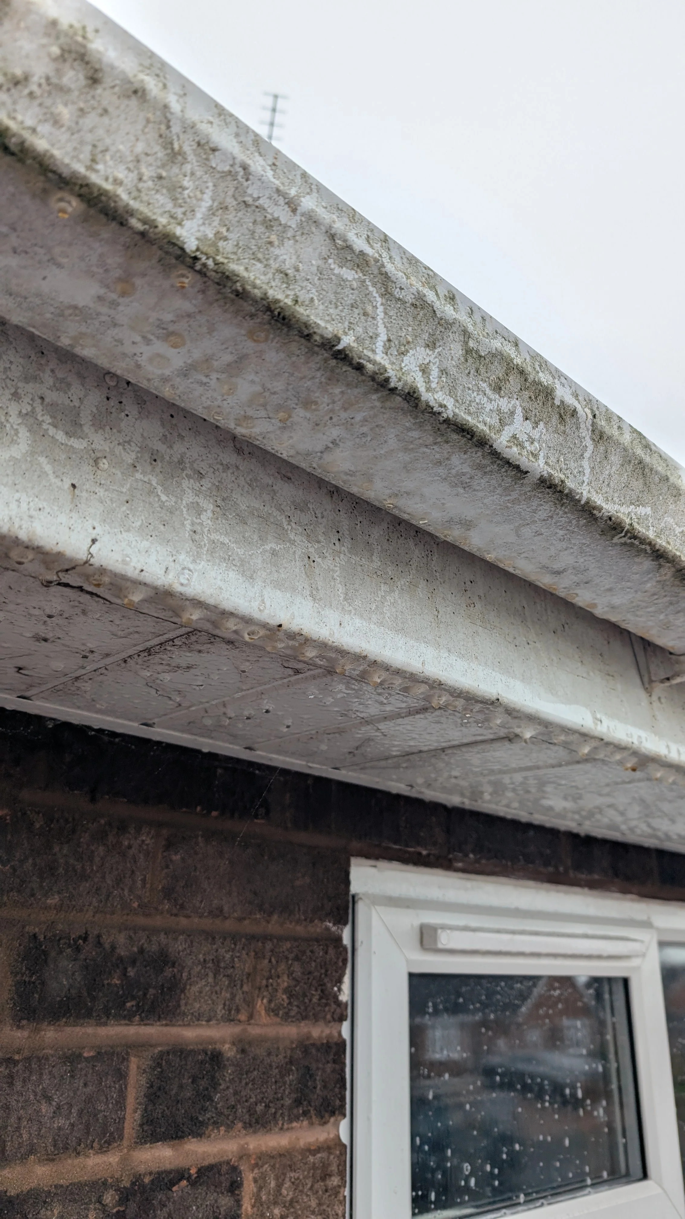 Soffit cleaning in Marlow before we started.