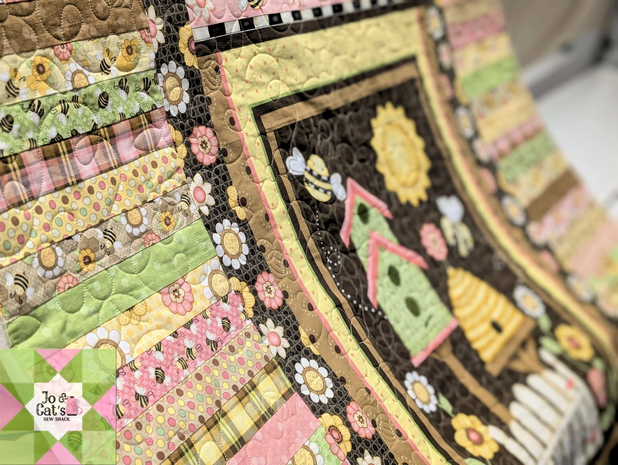 059 Bee Panel Quilt_05.jpg