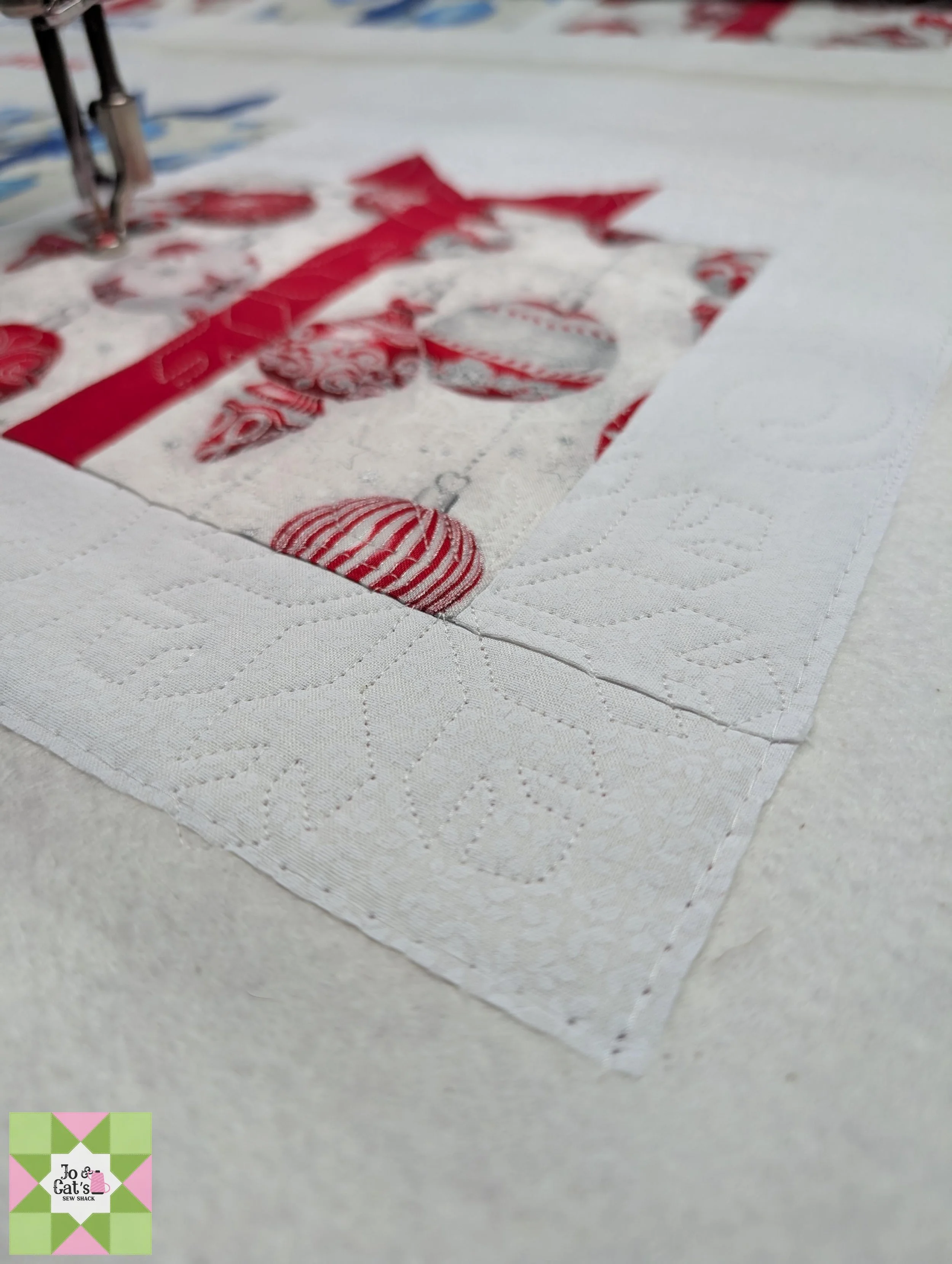 020 2 Christmas Table Runners_02.jpg