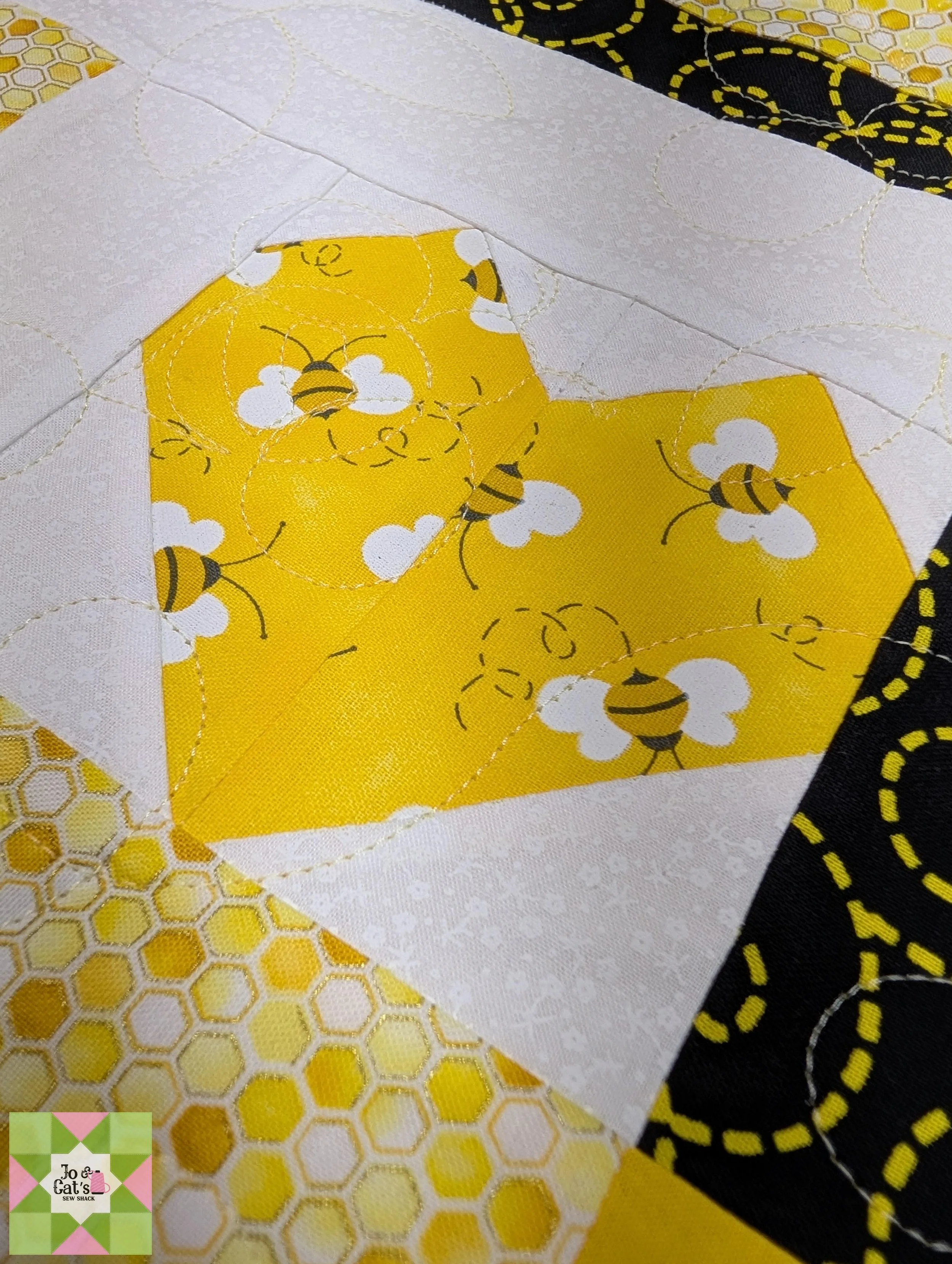 023 Bees & Hearts_02.jpg