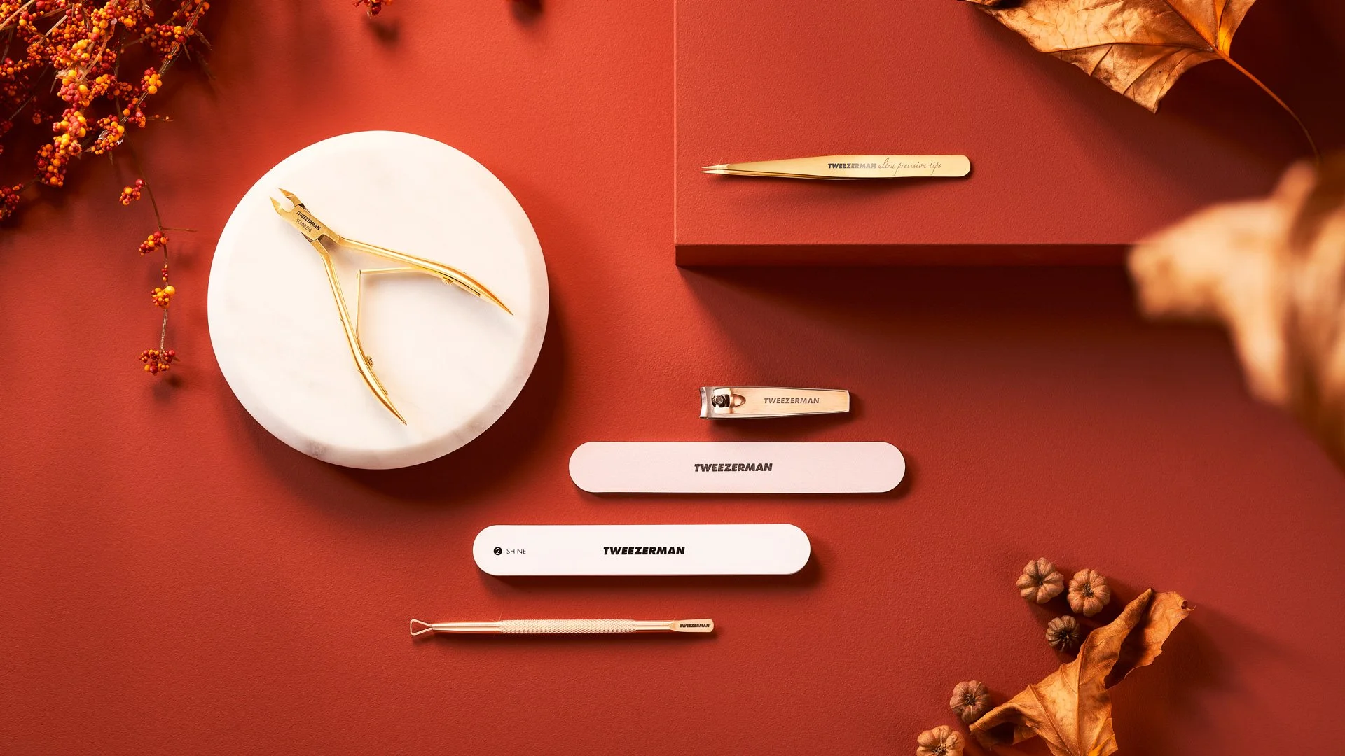 Tweezerman_2023_Autumn-Campaign_Red_1_Full-Res.jpg