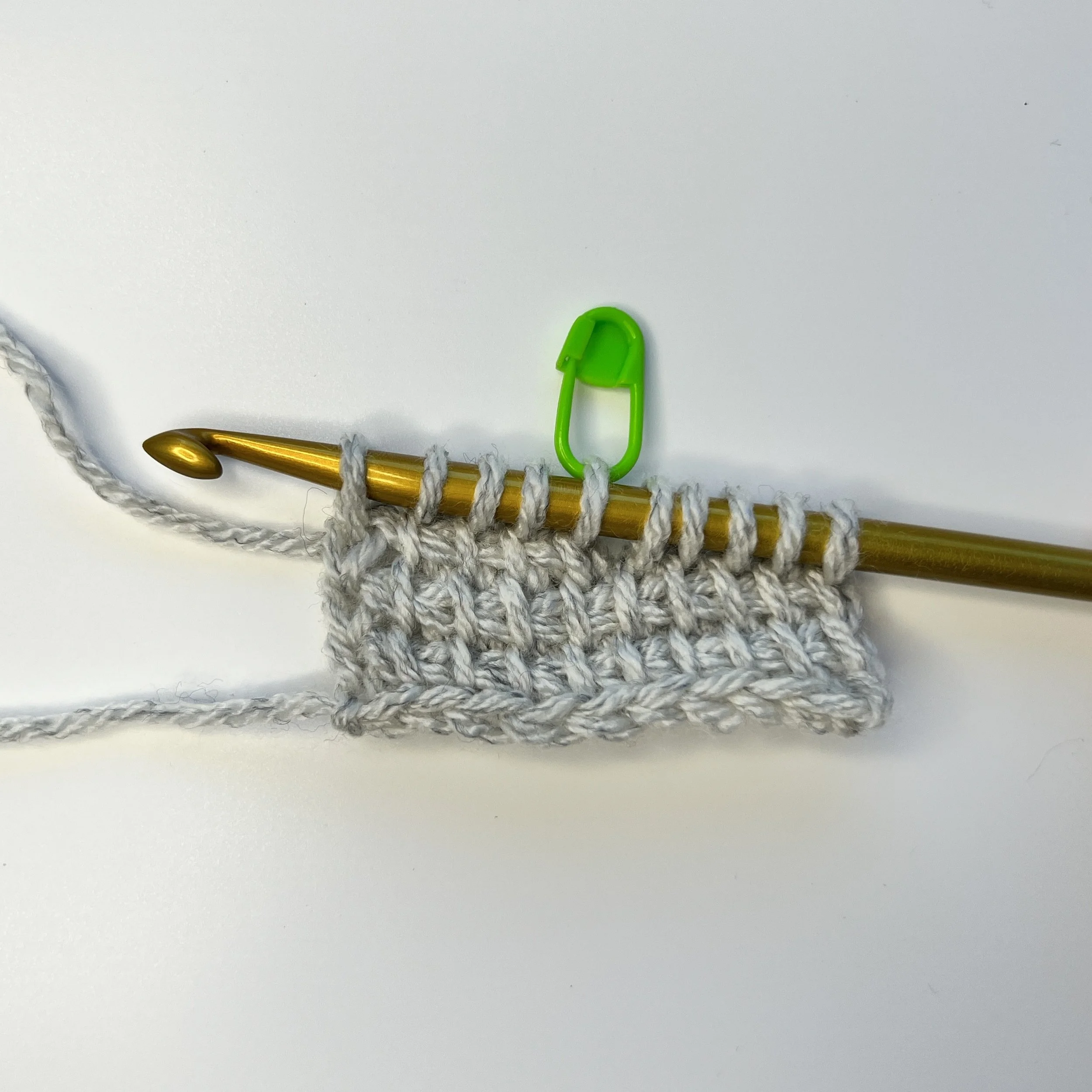 Row above the short row:
FP: 3 tss, pick up a loop in edge st – 10 loops on hook.