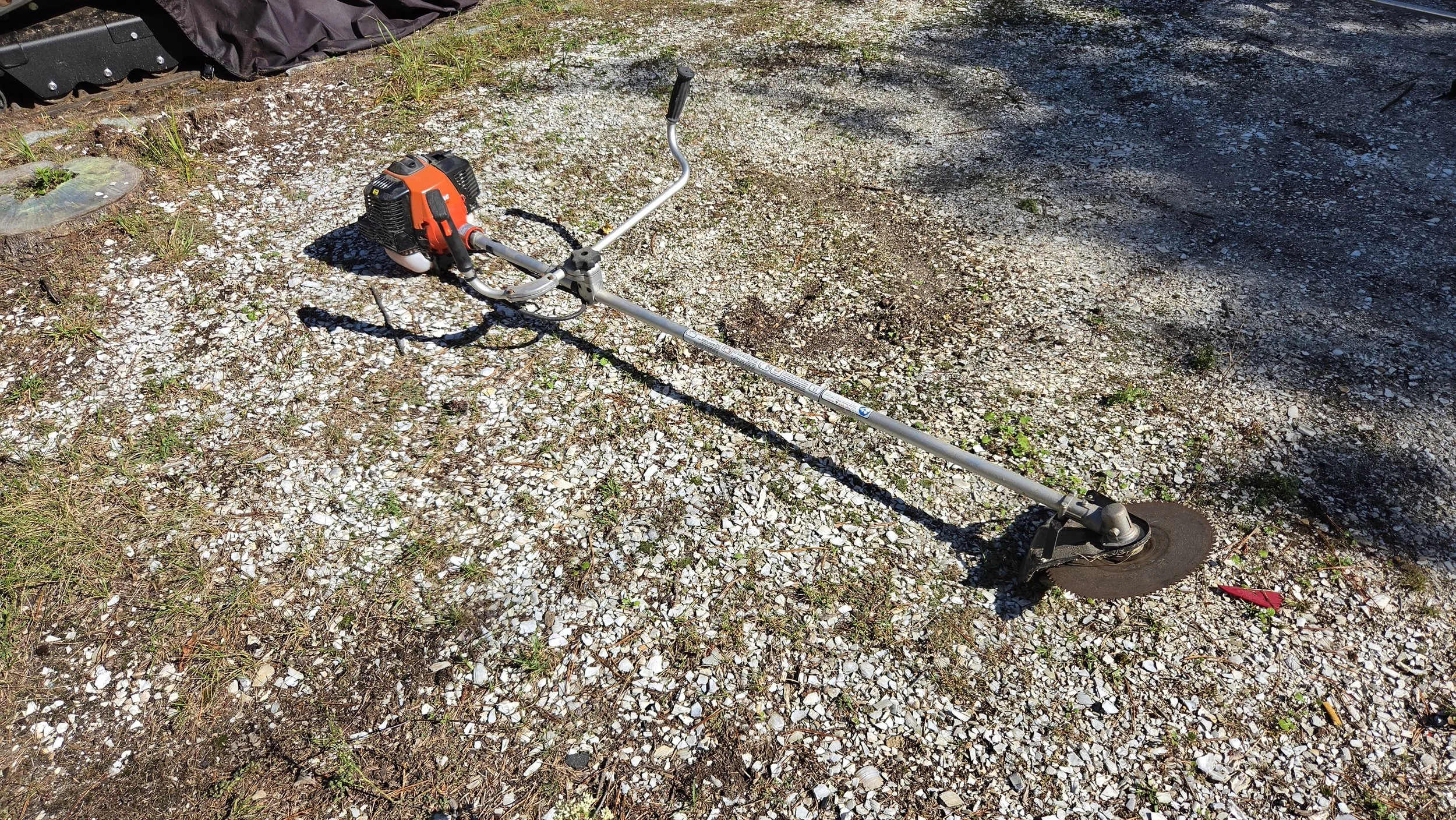 Echo brush cutter with circular cutting blade