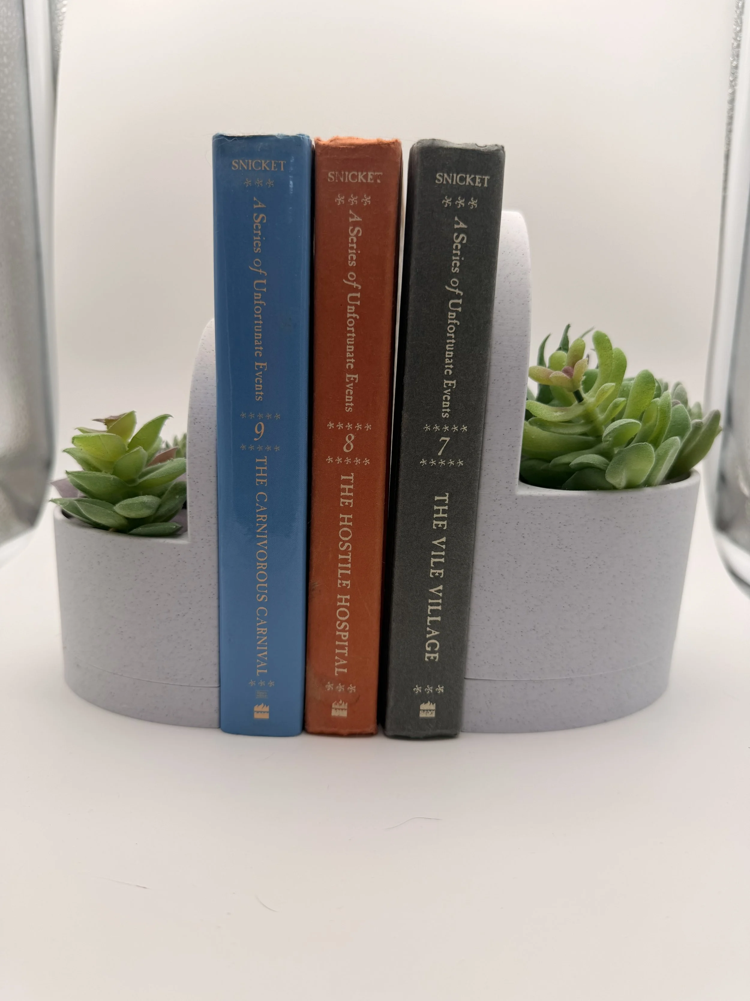 Bookend Planter Set with Integrated Water Catch Tray 📚🌿