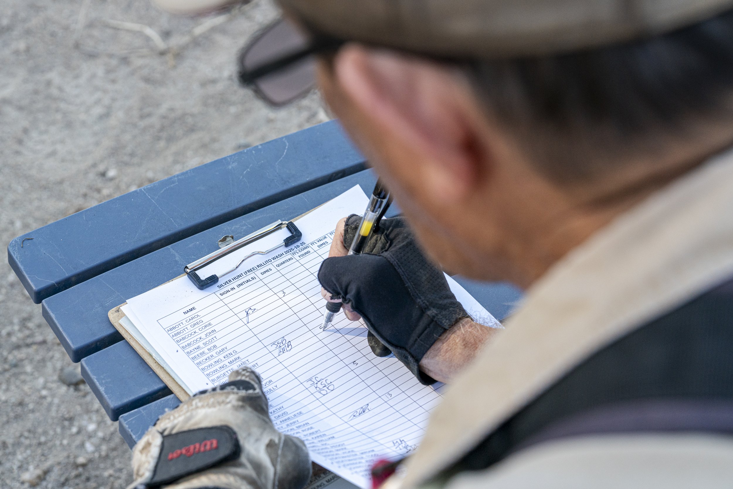 10-25-2025_Seeded Hunt_Detectors Unlimited_Craycroft and River Rd_Rillito River Path wash_Tucson, Arizona_photo credit Miriam Hoffmaster-29.jpg