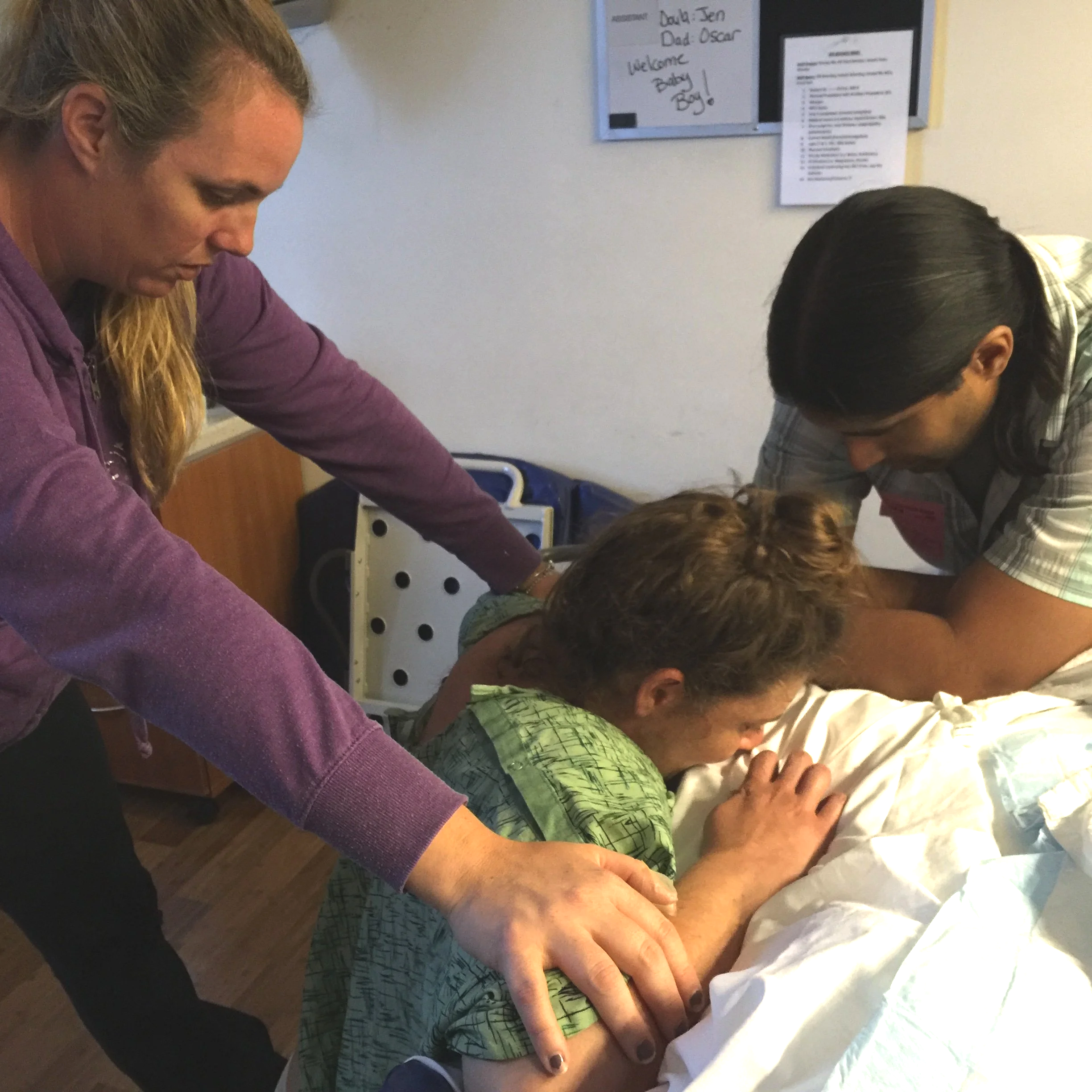 birth doula San Diego offering hands-on emotional and physical support during labor