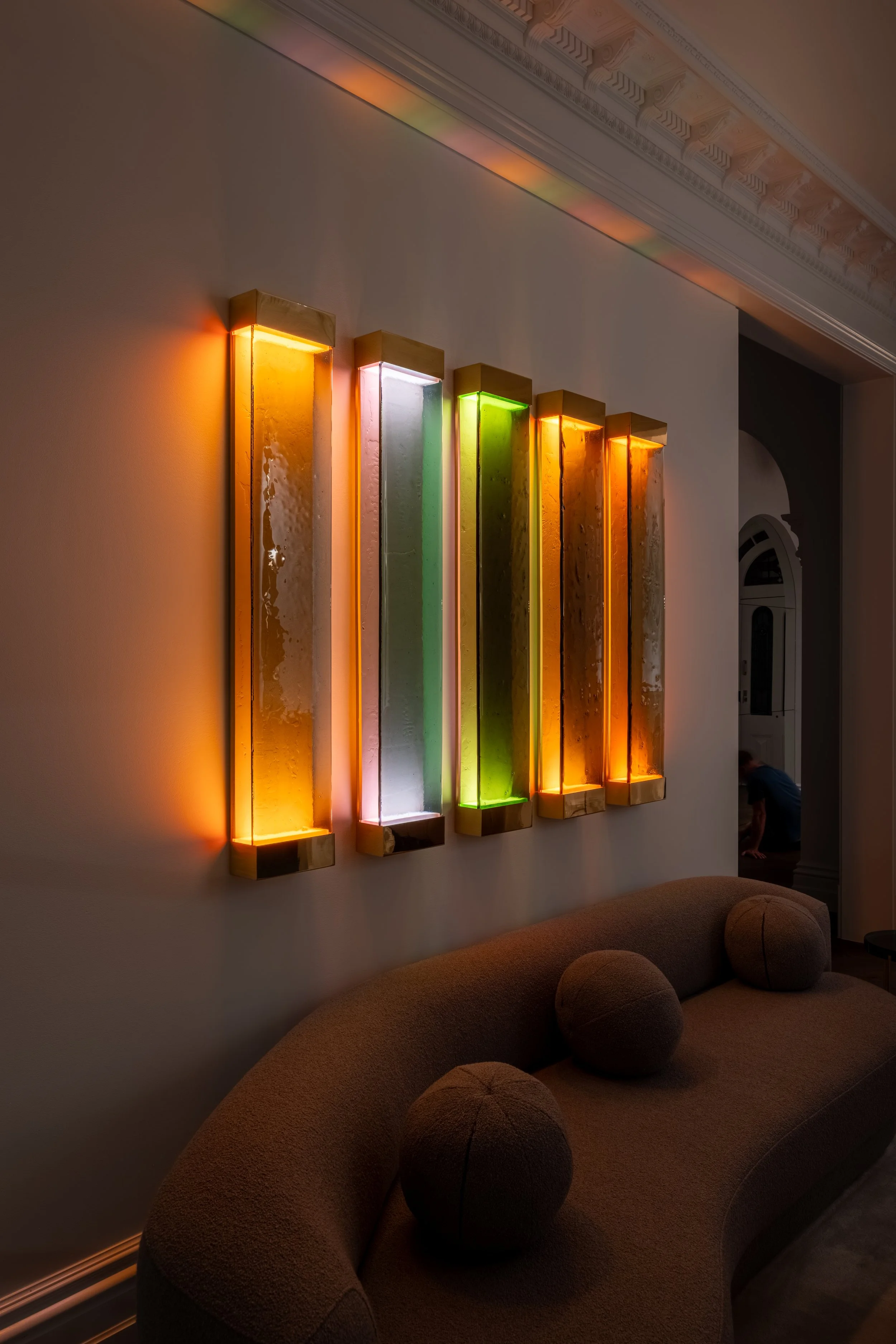 Feature wall lighting design in Potts Point residence, Sydney by Lightsmith Studio