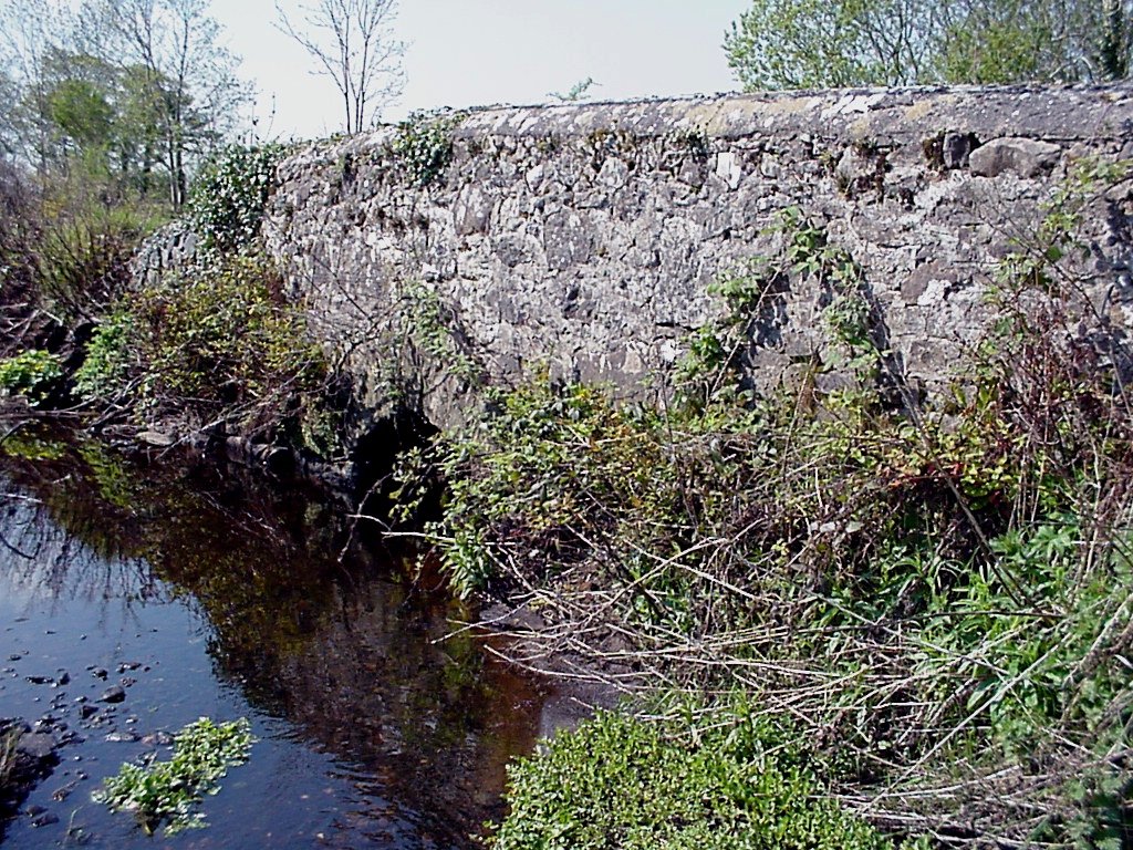 Photograph of Nestor's Bridge, a small one-arch bridge in rural County Clare, Ireland.