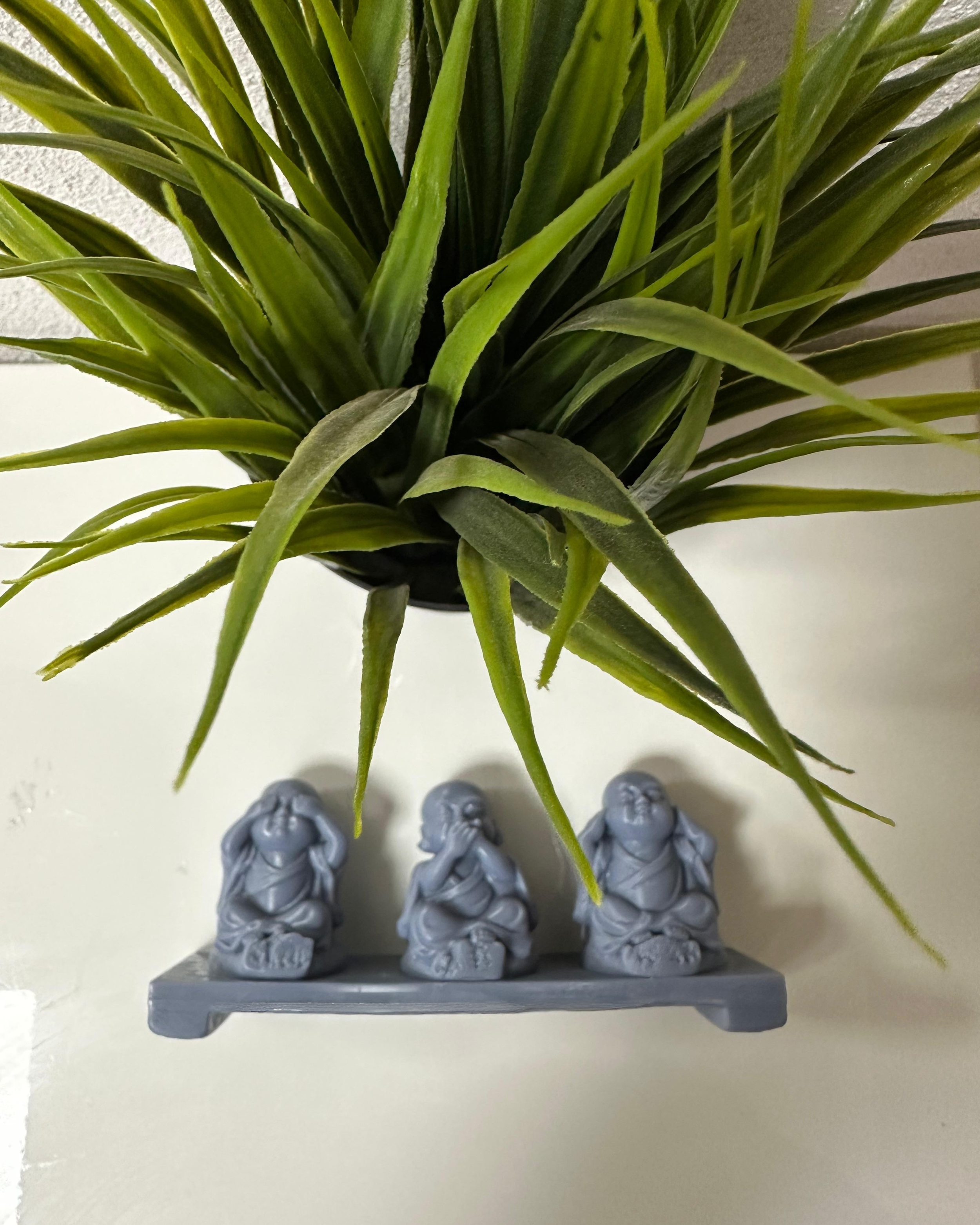 3 BUDAS TUMBADOS.png