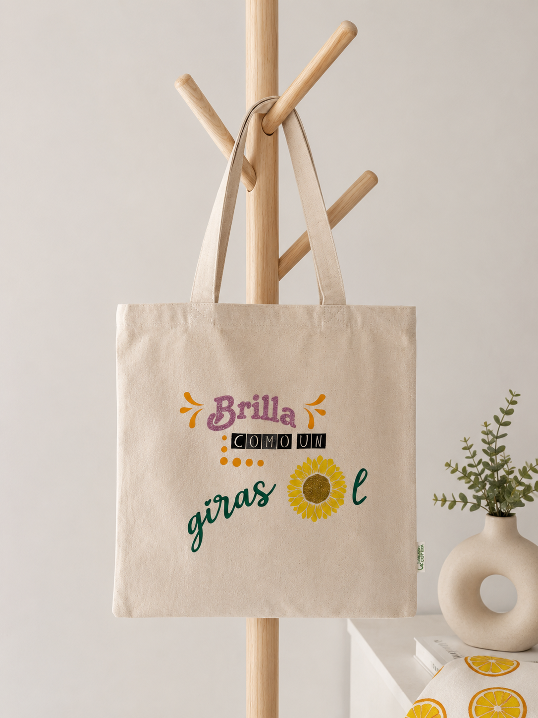 TOTE BRILLA COMO UN GIRASOL PERCHERO.png