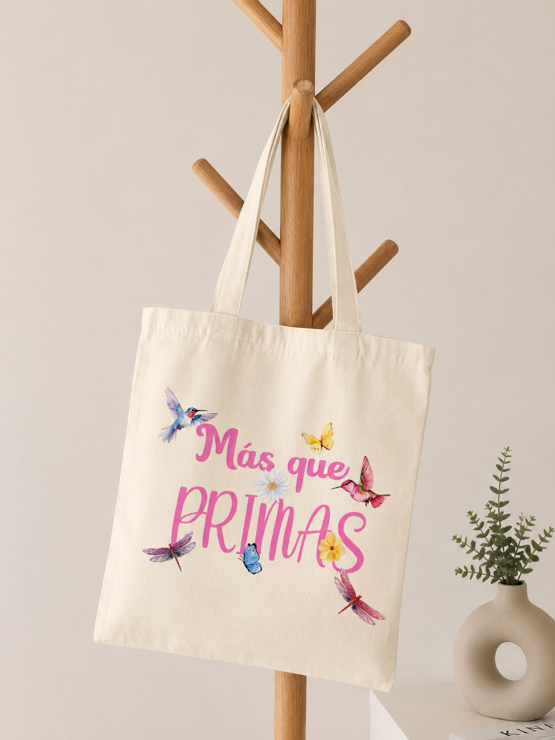 TOTE MÁS QUE PRIMAS PERCHERO.png