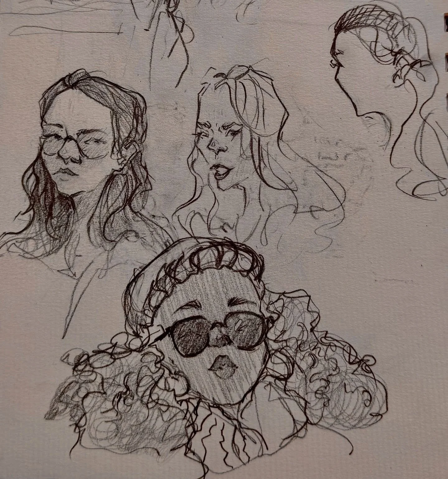 people watching @oudcoffeecafe 

#art #livedrawing #peoplewatching