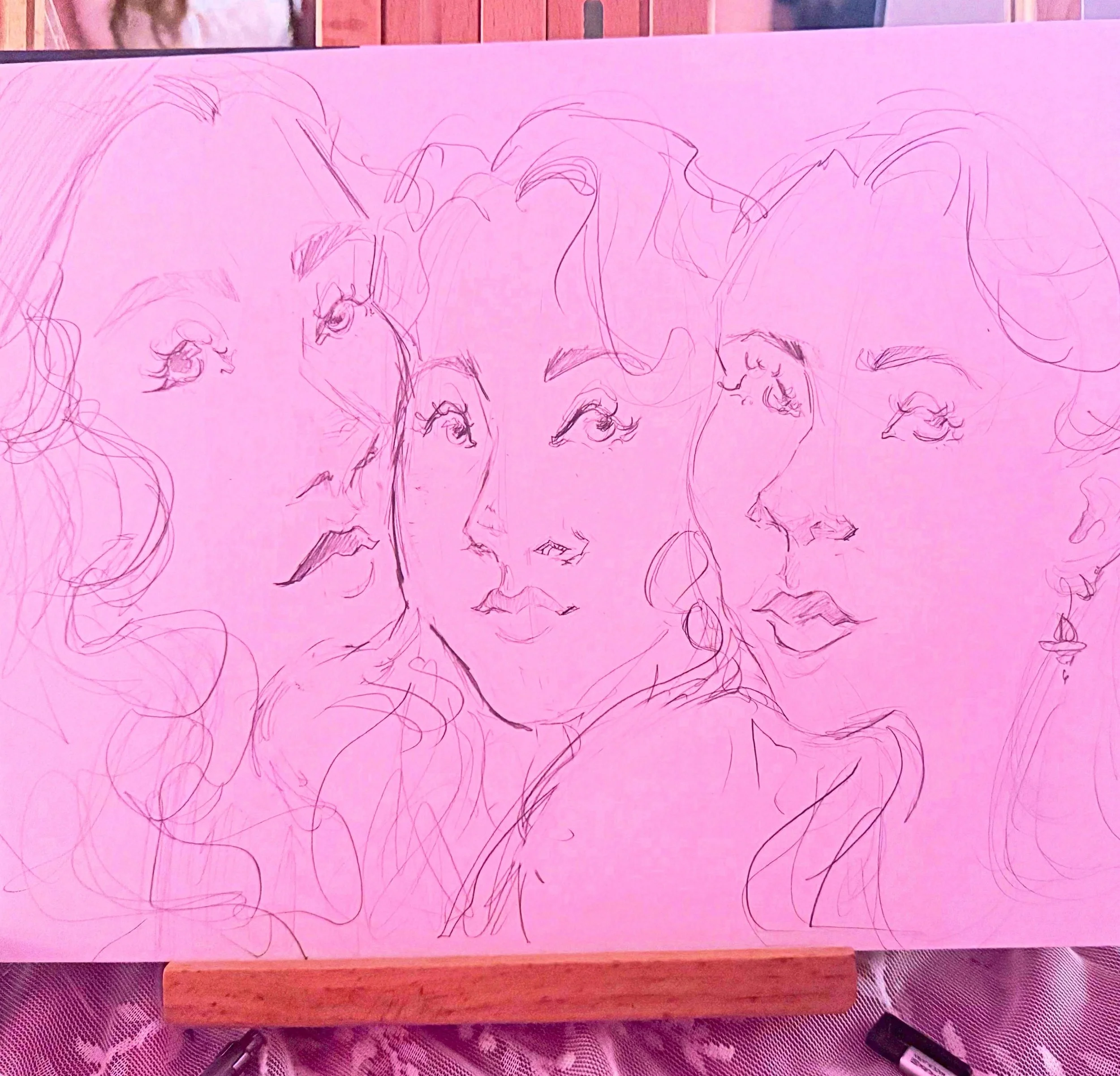 LOVE seeing three pretty best friends. #art #chicagoartist #portraitartist #liveportrait #livedrawing