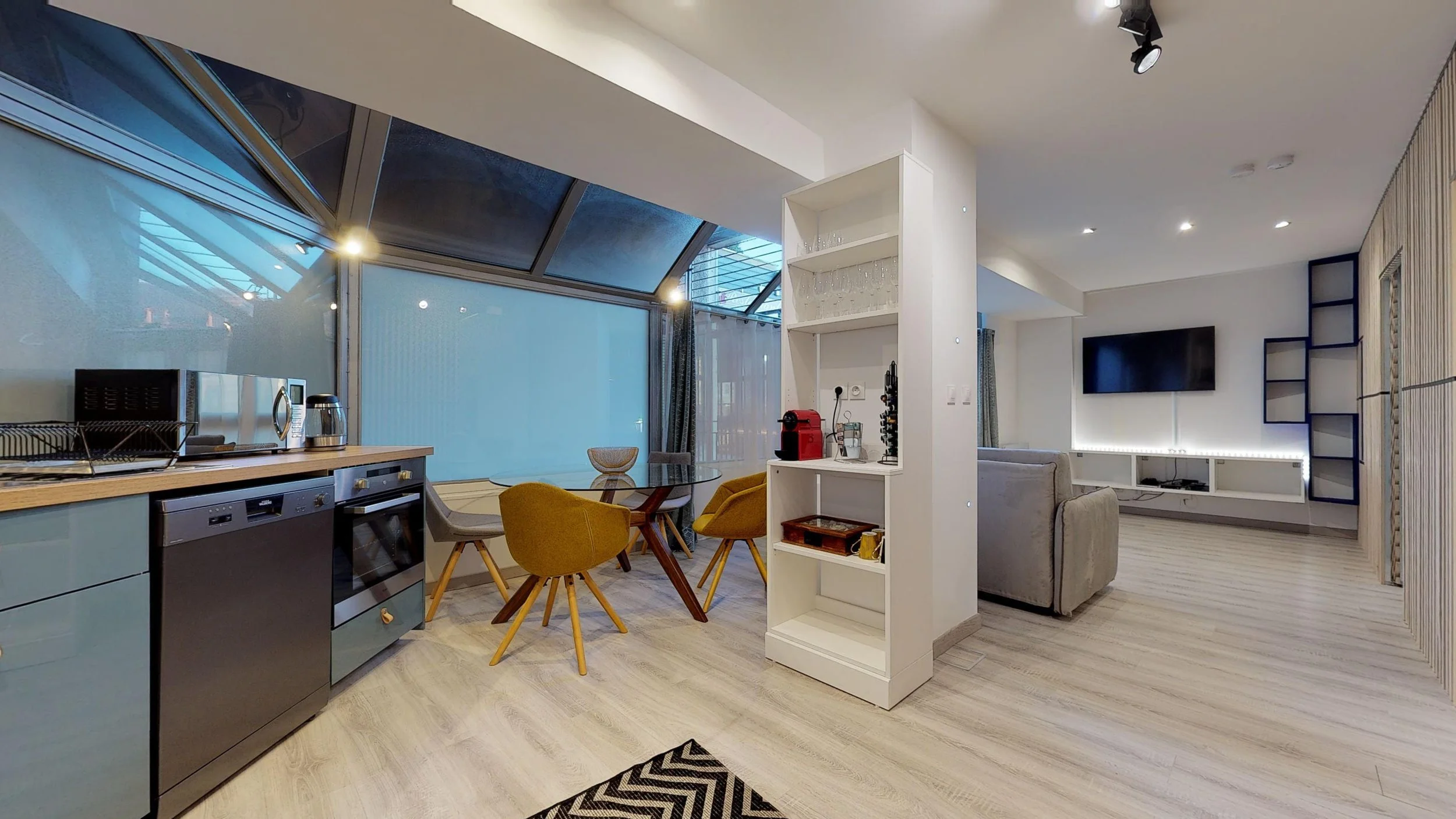 45 Espace Salon, salle à manger et cuisine sous verrière.jpg