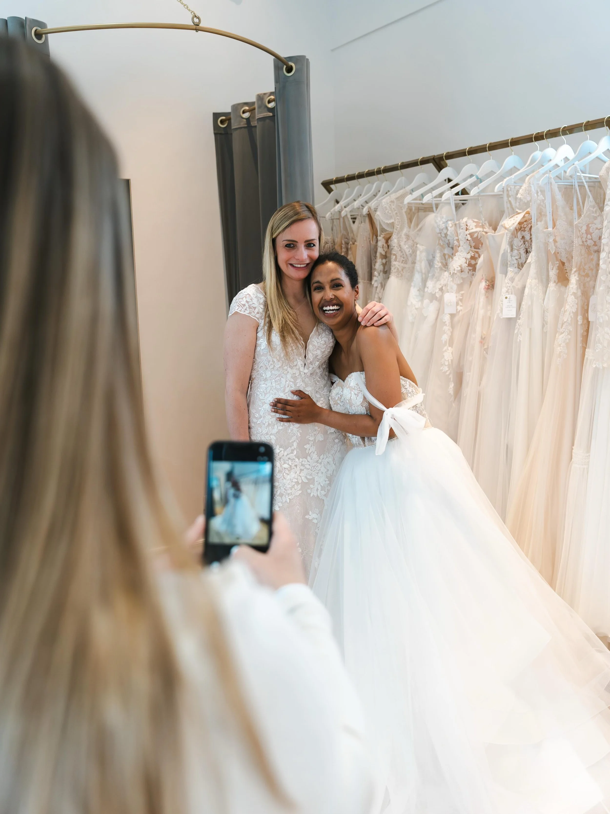 Bestie Brautmoment 👯&zwj;♀️🤍

Der Bestie Brautmoment ist eure gemeinsame Auszeit vom Alltag &mdash; voller wundersch&ouml;ner Brautkleider, besonderer Augenblicke und Erinnerungen, die f&uuml;r immer bleiben ✨

Keine Hochzeit. Kein Anlass. Kein Dru