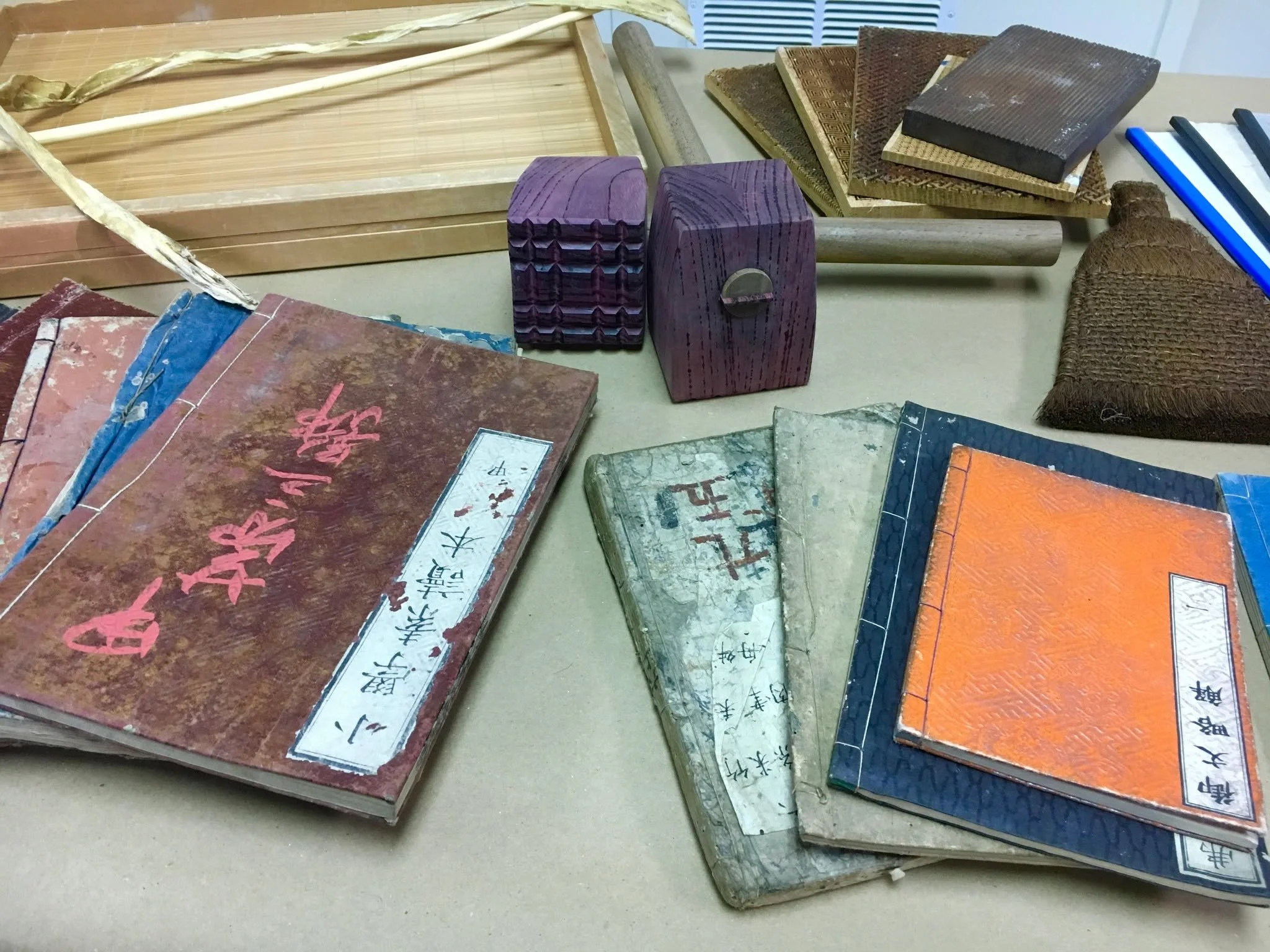 https://ayafiberstudio.corsizio.com/event/6841649f36523965c119e04a

The journey concludes with three beautiful hand-bound books made entirely from materials you've created yourself.

A rare opportunity to explore Japanese paper traditions, natural dy