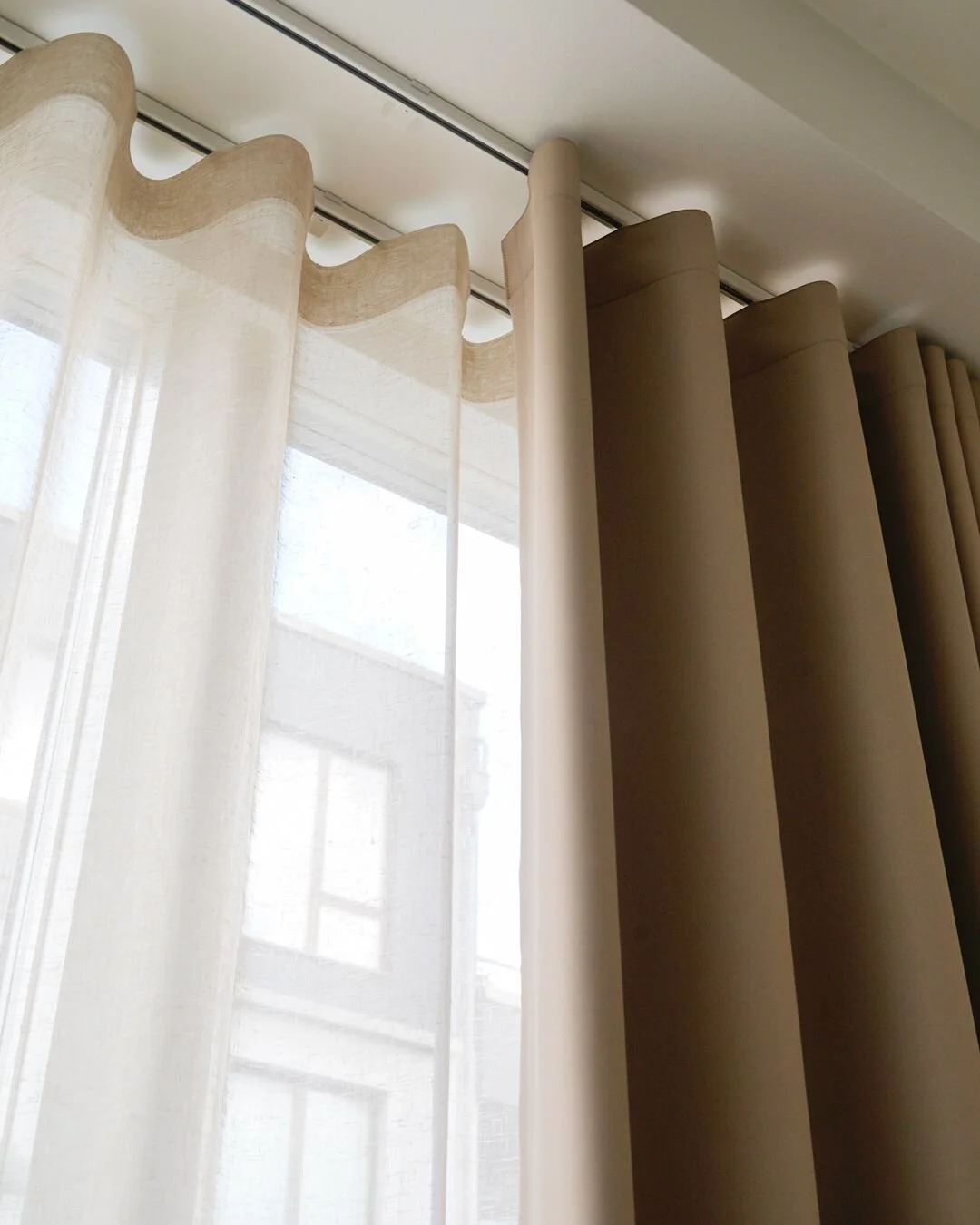 Curtains and draperies image 2